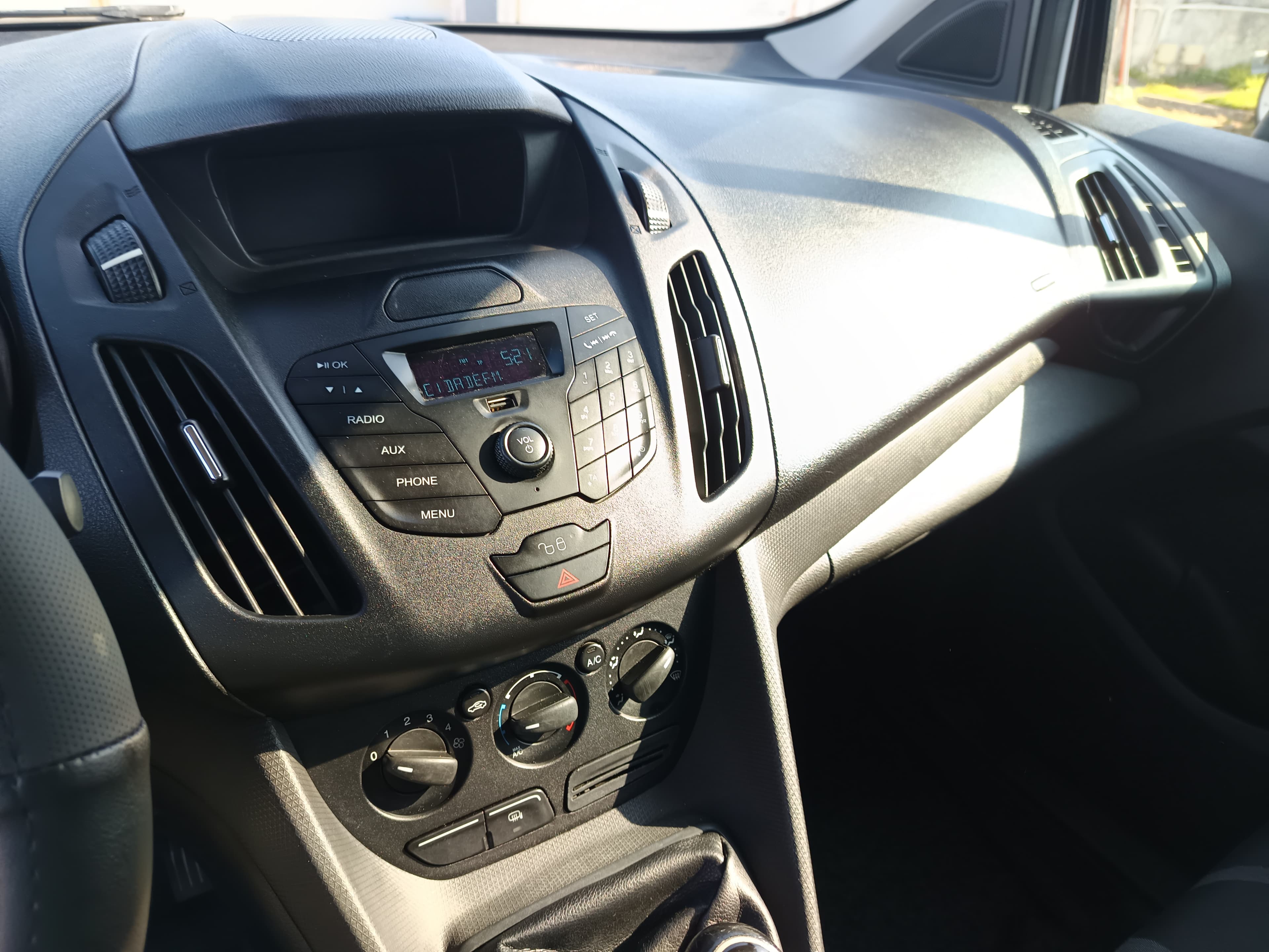 Ford Transit Connect · Ano 2014 — imagem 31
