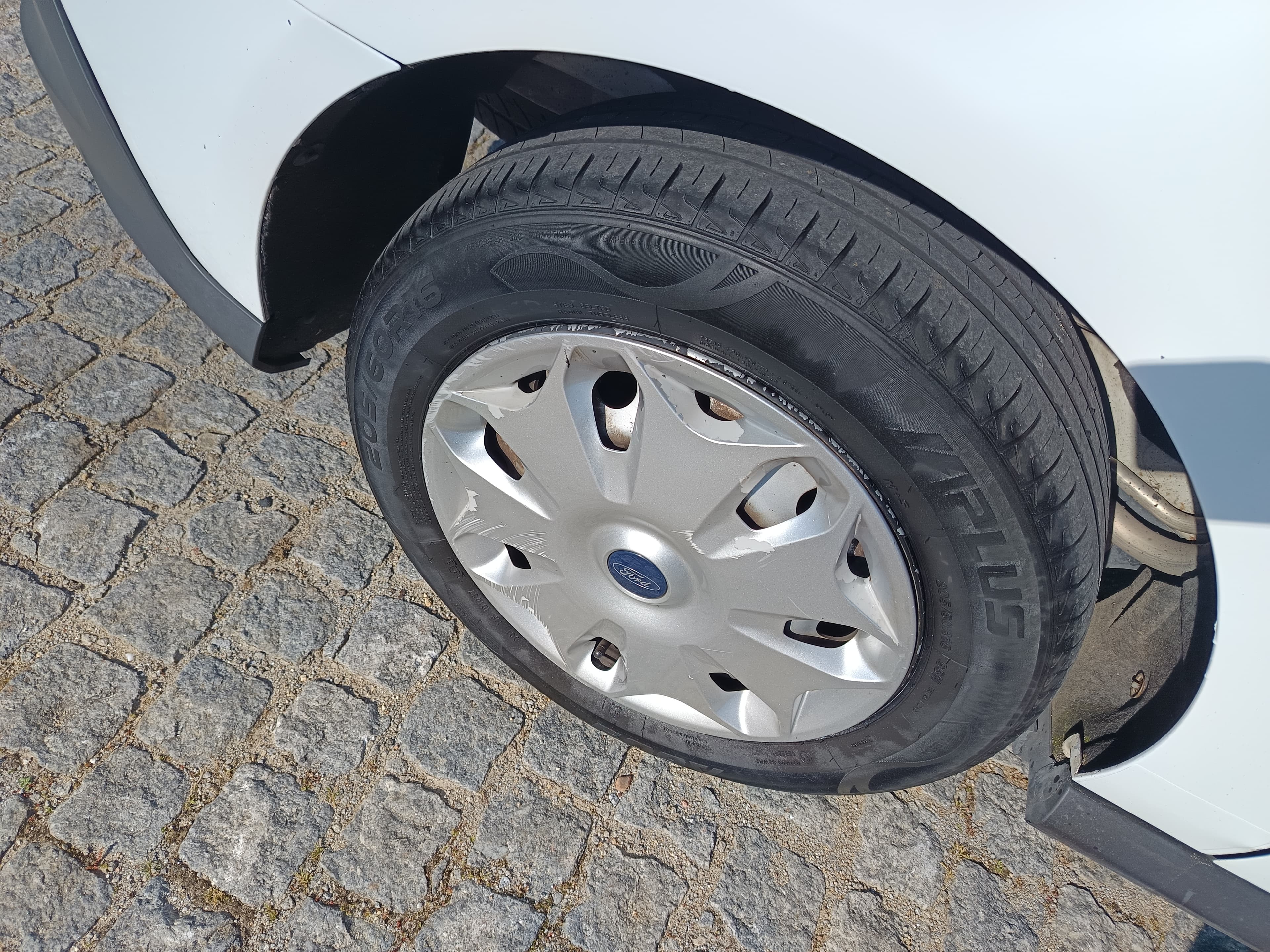 Ford Transit Connect · Ano 2014 — imagem 10