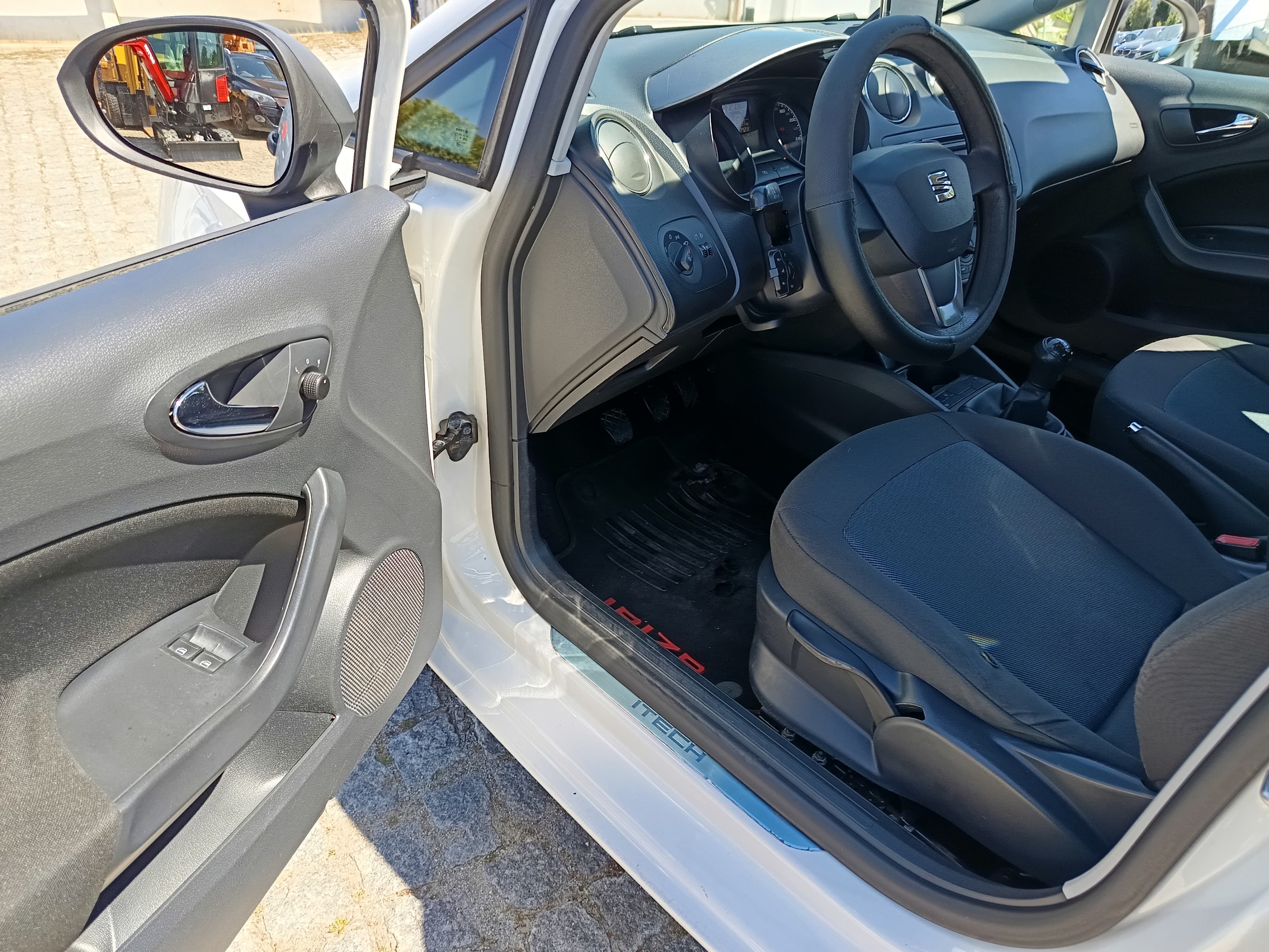 Seat Ibiza · Ano 2014 — imagem 32