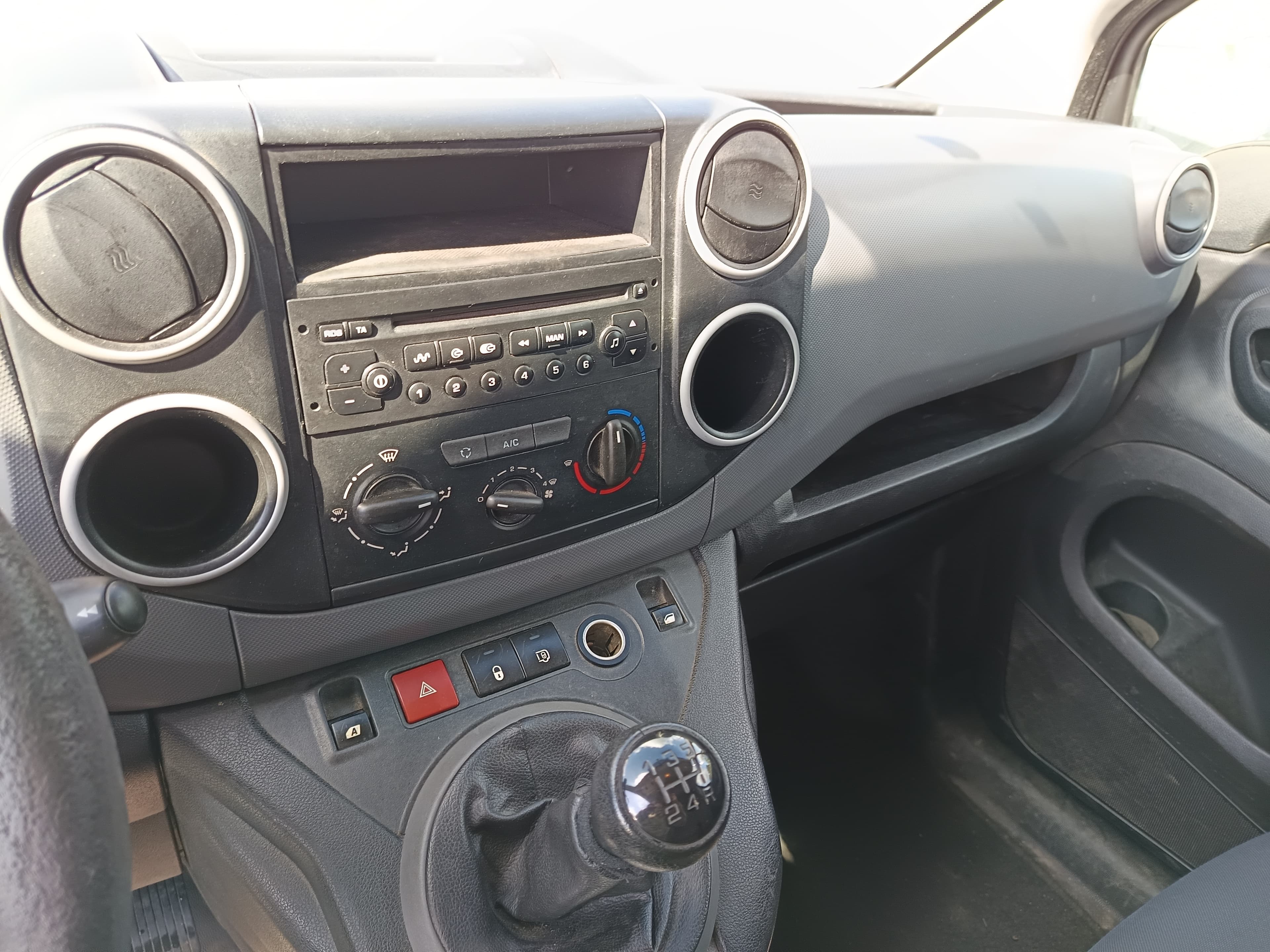 Citroën Berlingo · Ano 2015 — imagem 33
