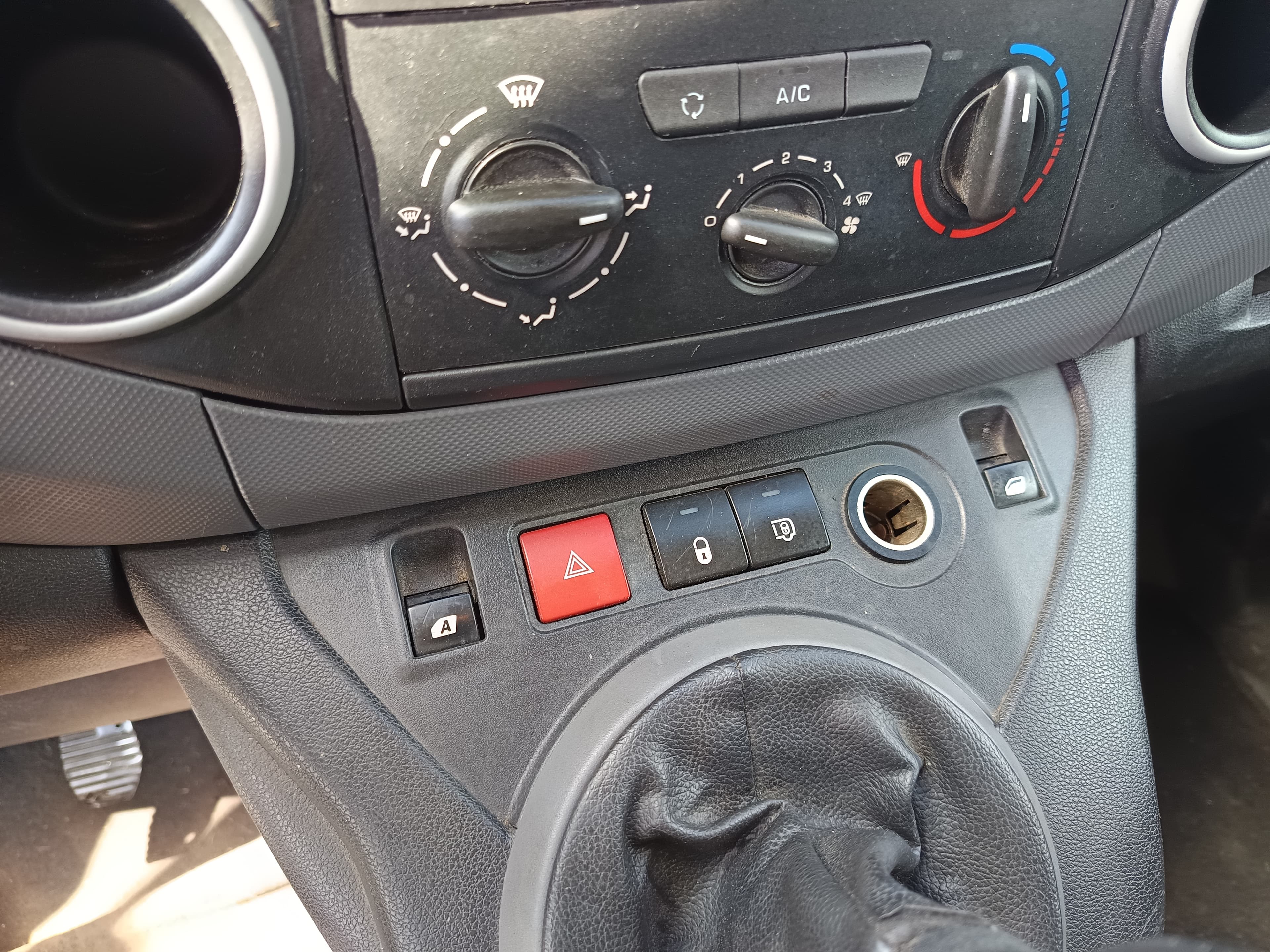 Citroën Berlingo · Ano 2015 — imagem 35