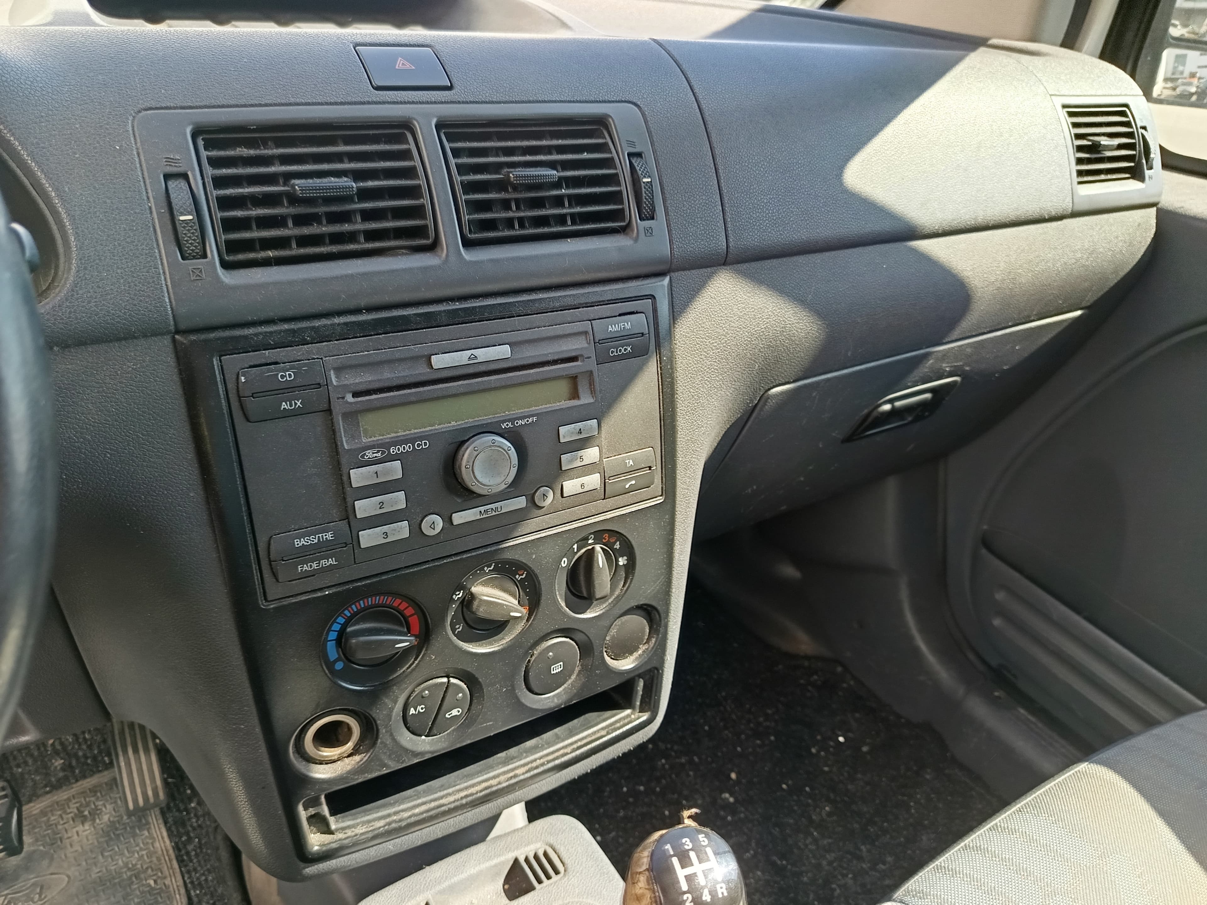 Ford Transit Connect · Ano 2009 — imagem 28