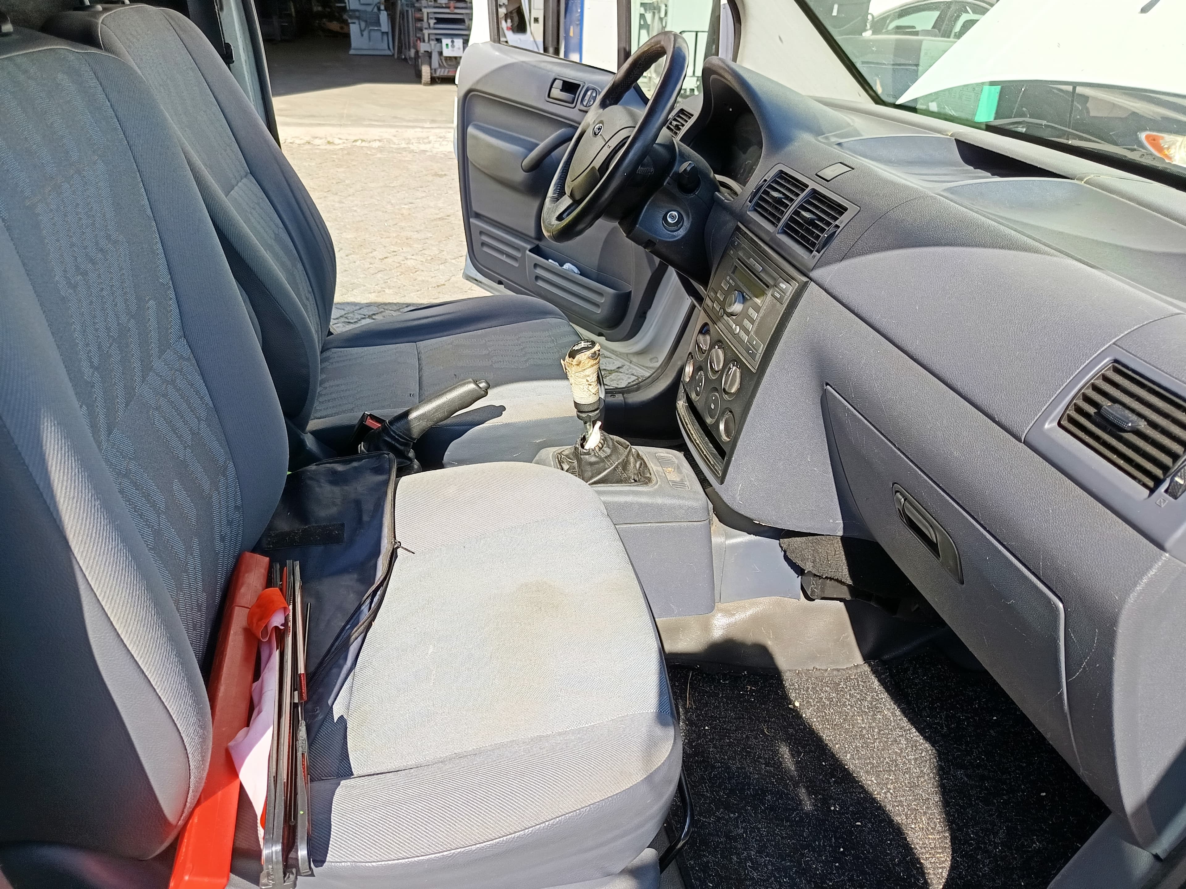 Ford Transit Connect · Ano 2009 — imagem 21