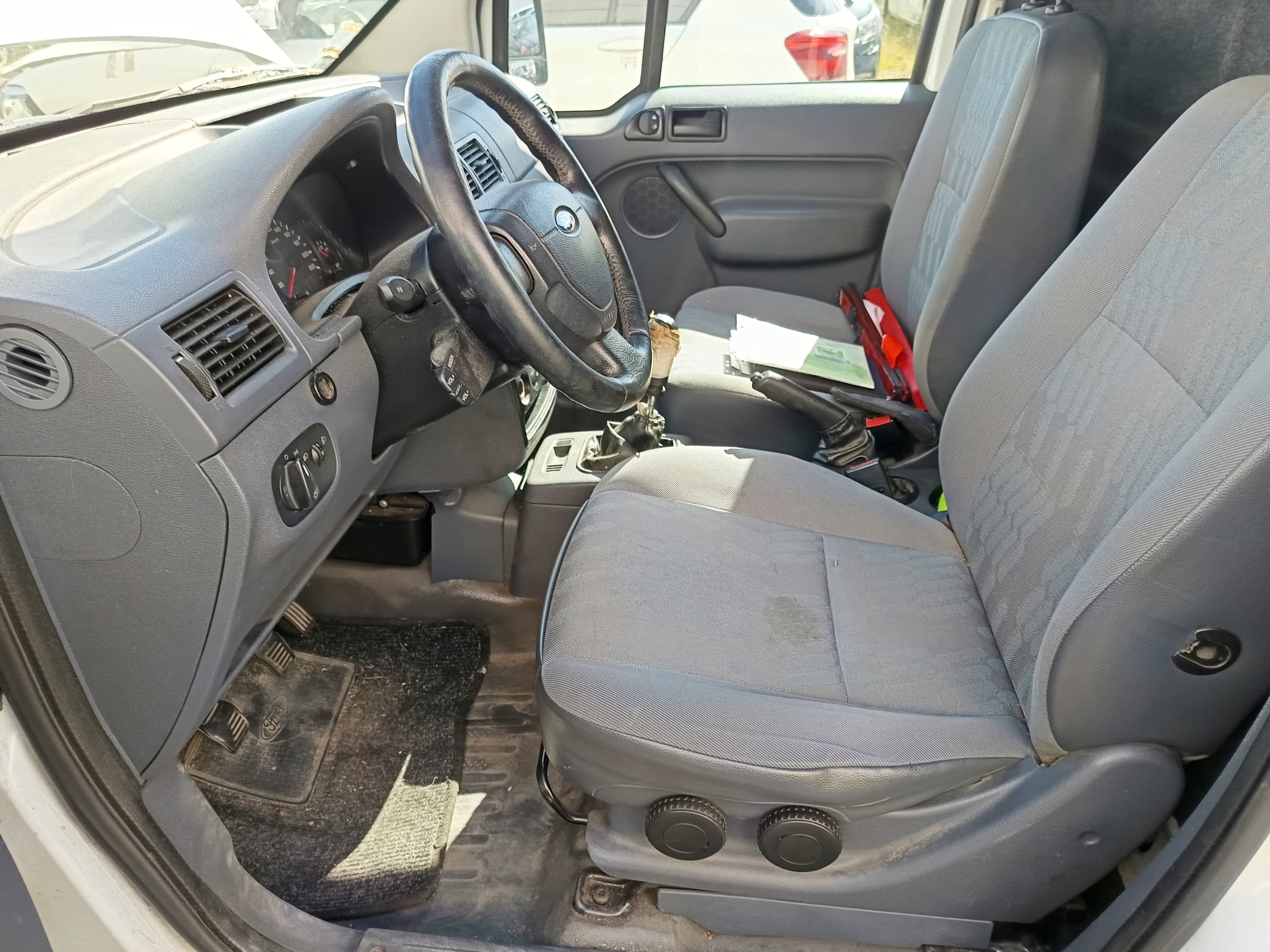 Ford Transit Connect · Ano 2009 — imagem 27