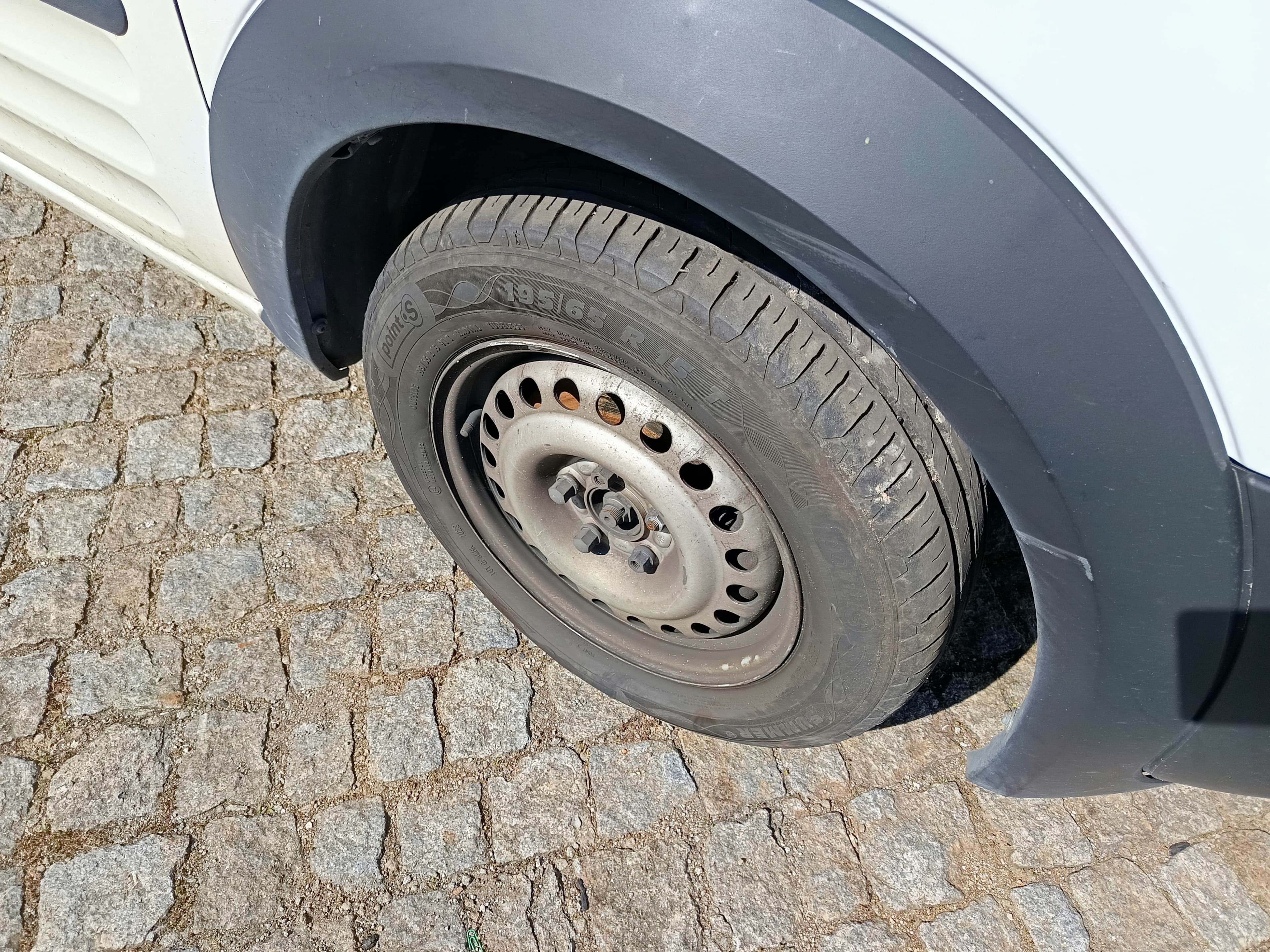 Ford Transit Connect · Ano 2009 — imagem 7