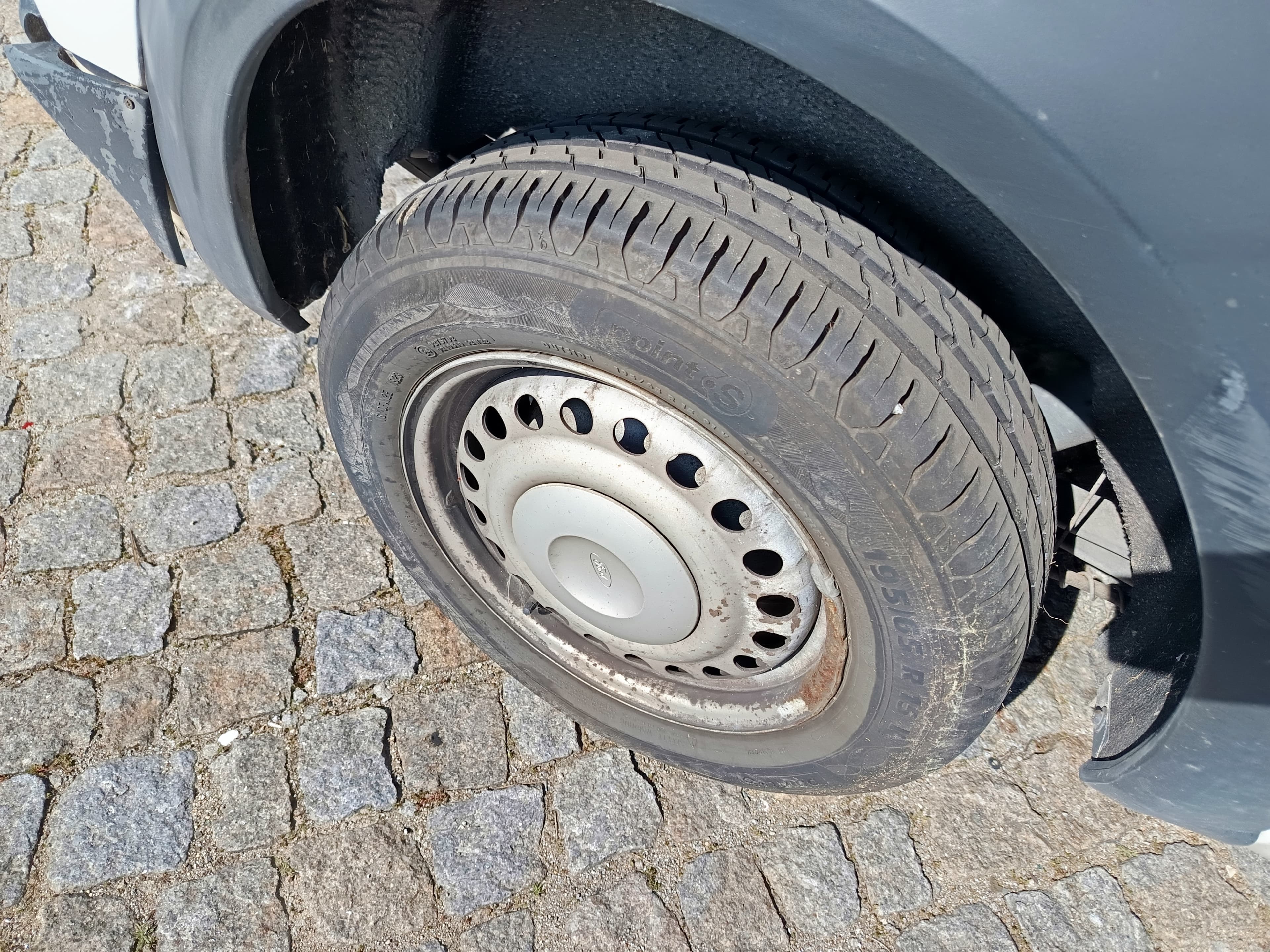 Ford Transit Connect · Ano 2009 — imagem 9