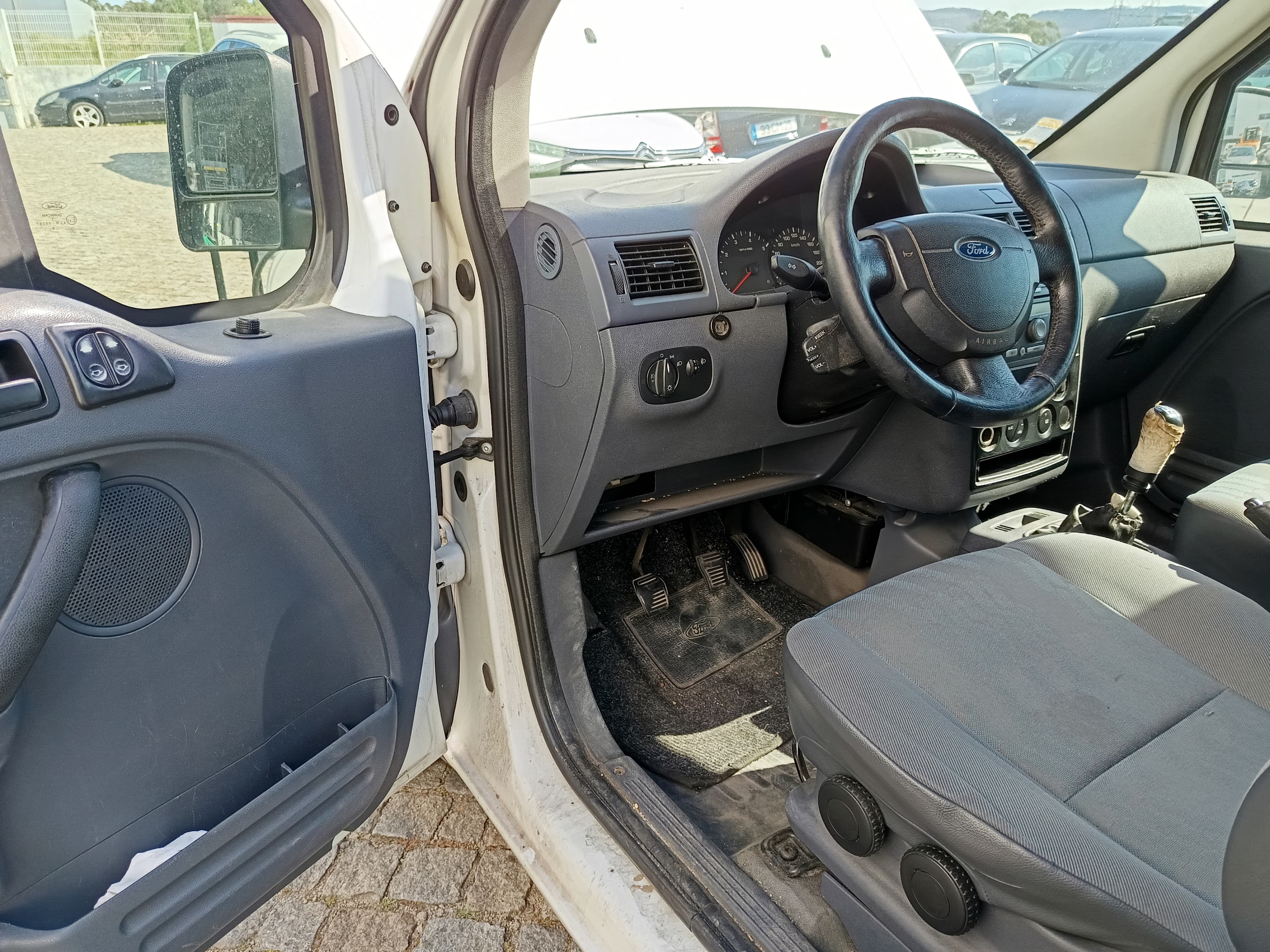 Ford Transit Connect · Ano 2009 — imagem 24