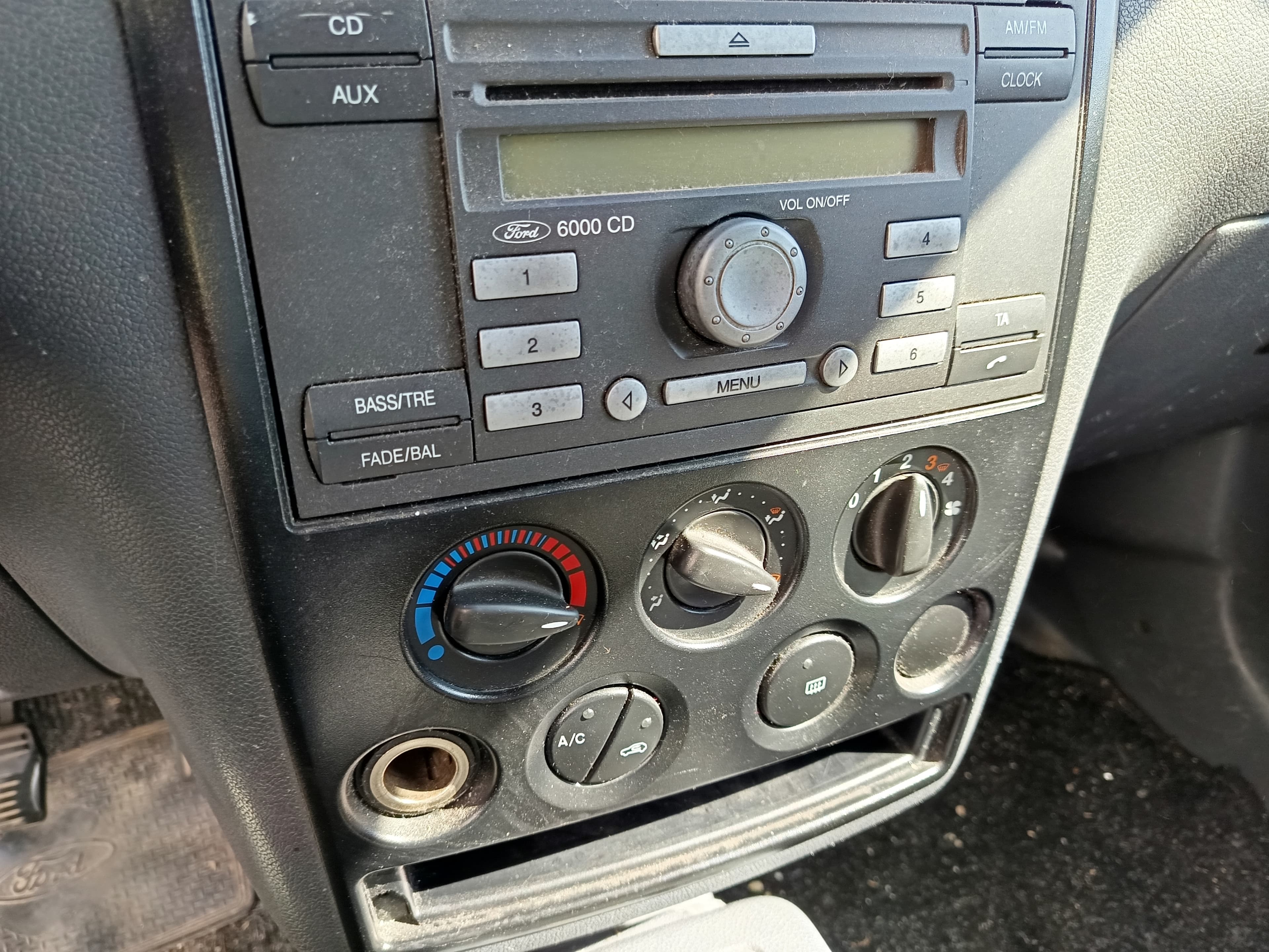 Ford Transit Connect · Ano 2009 — imagem 29