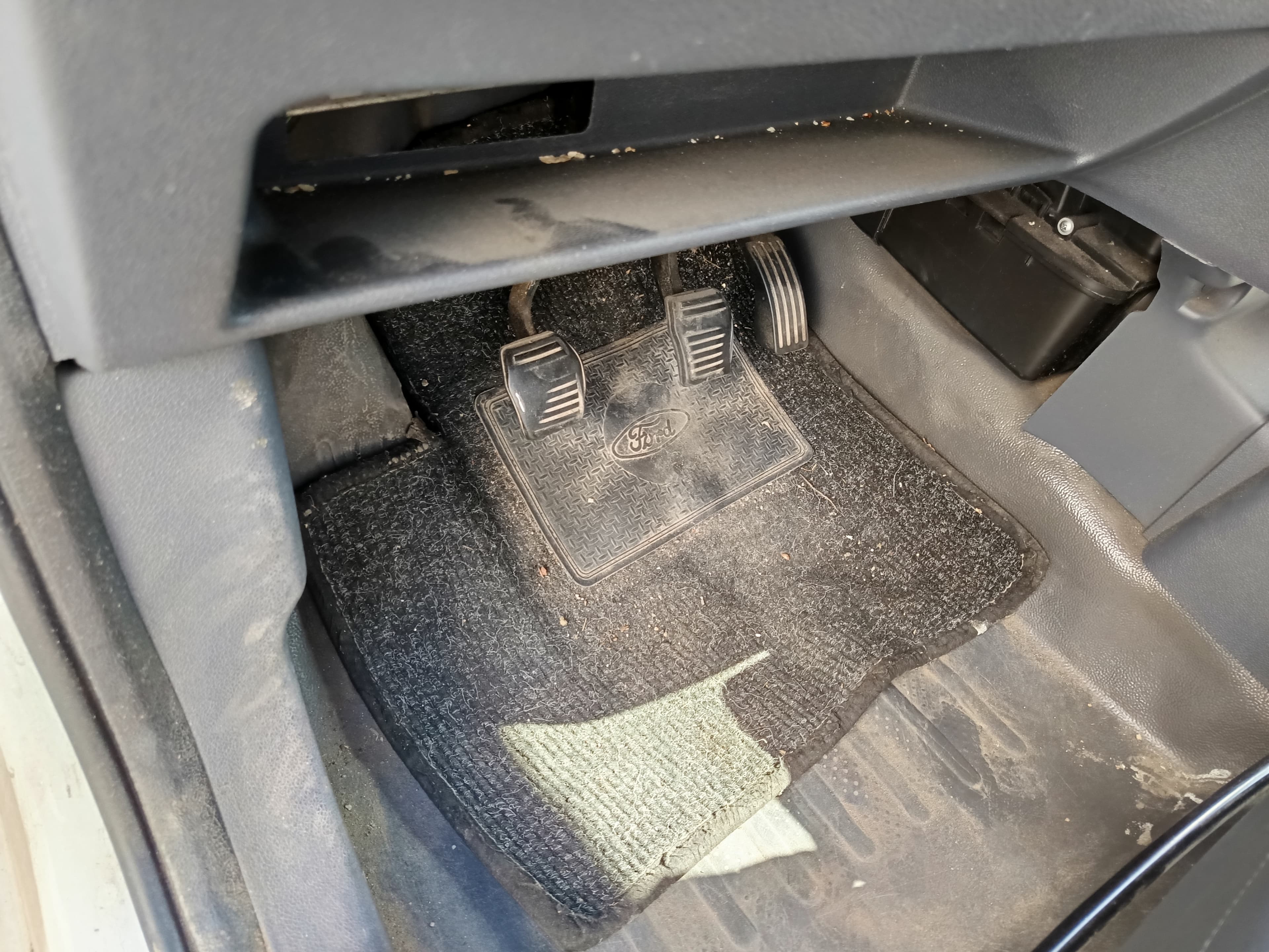Ford Transit Connect · Ano 2009 — imagem 26