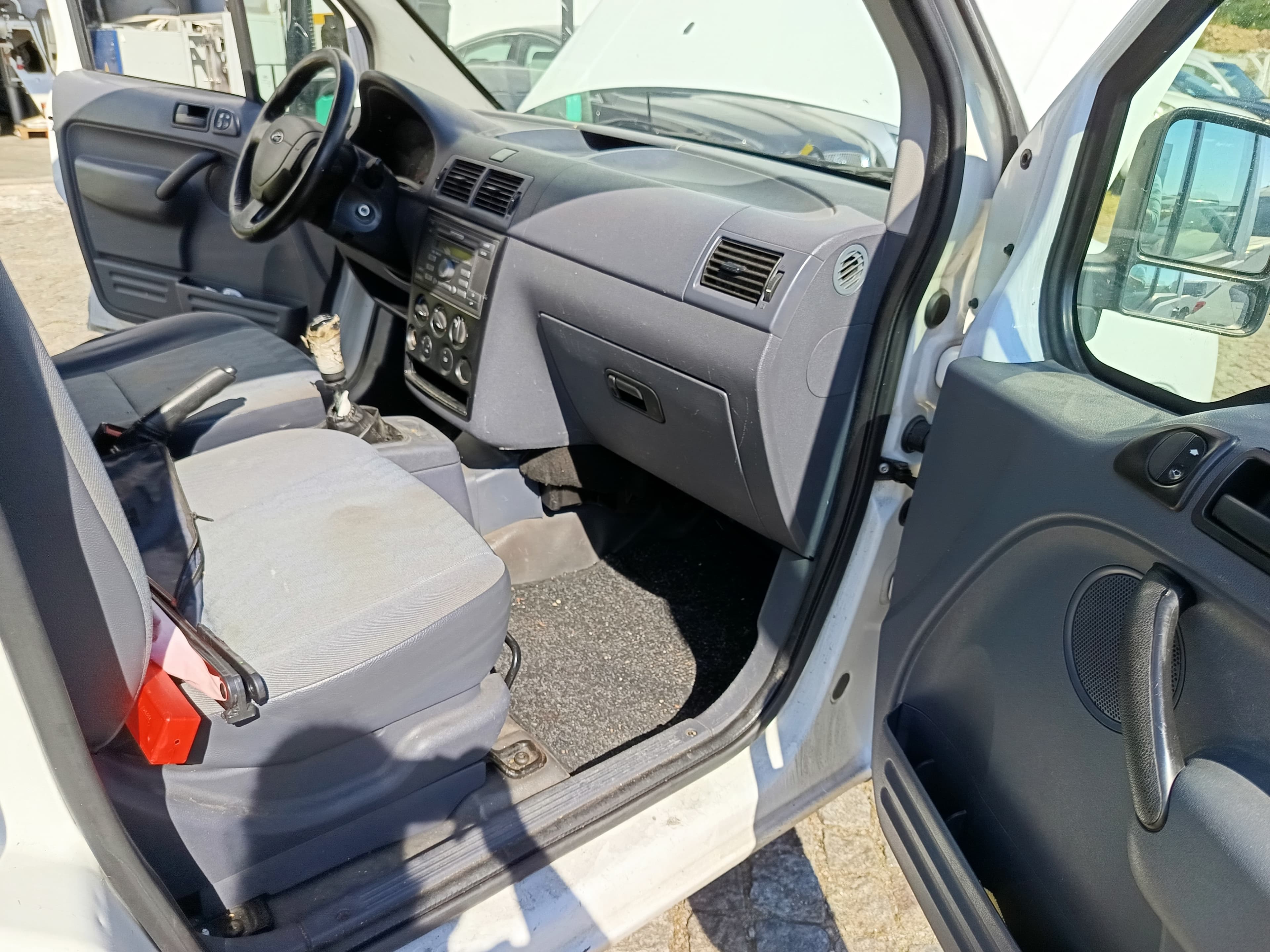 Ford Transit Connect · Ano 2009 — imagem 19