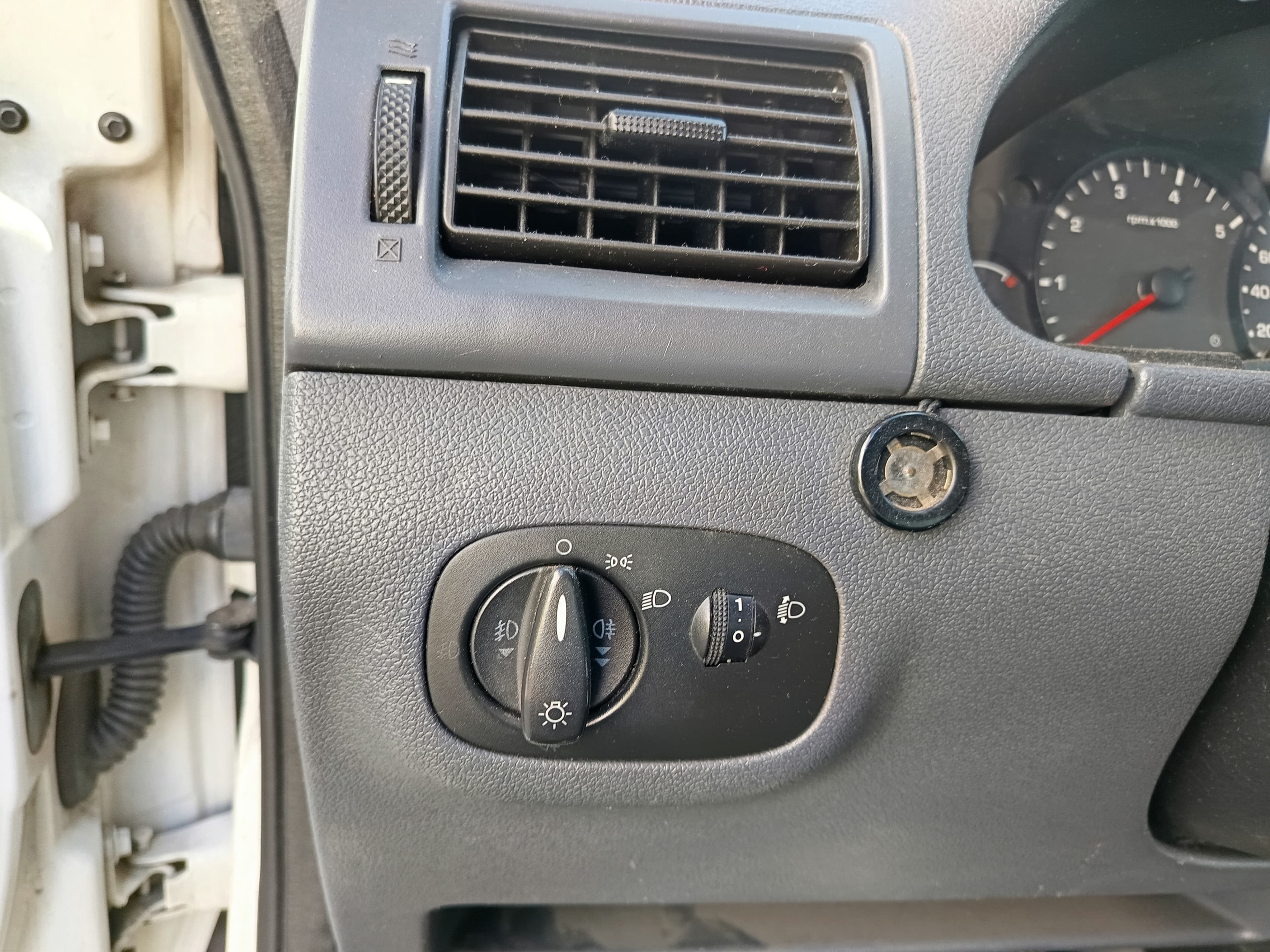 Ford Transit Connect · Ano 2009 — imagem 33