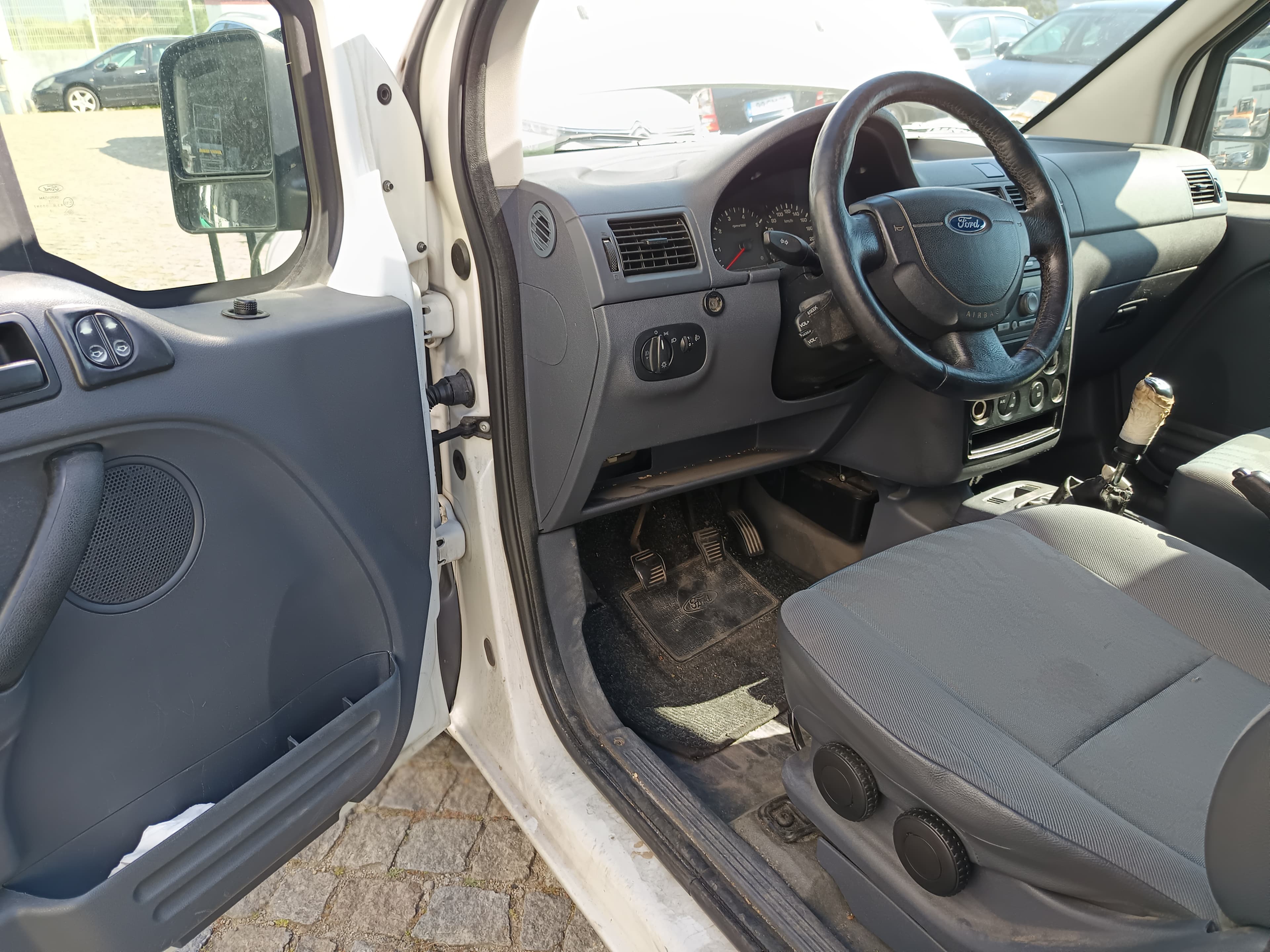 Ford Transit Connect · Ano 2009 — imagem 23