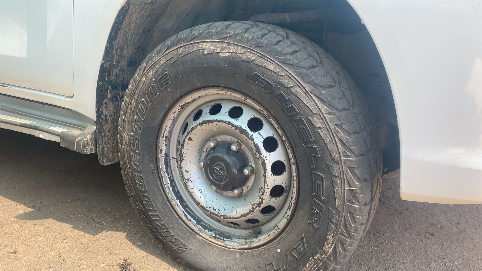 Toyota Hilux — image 3