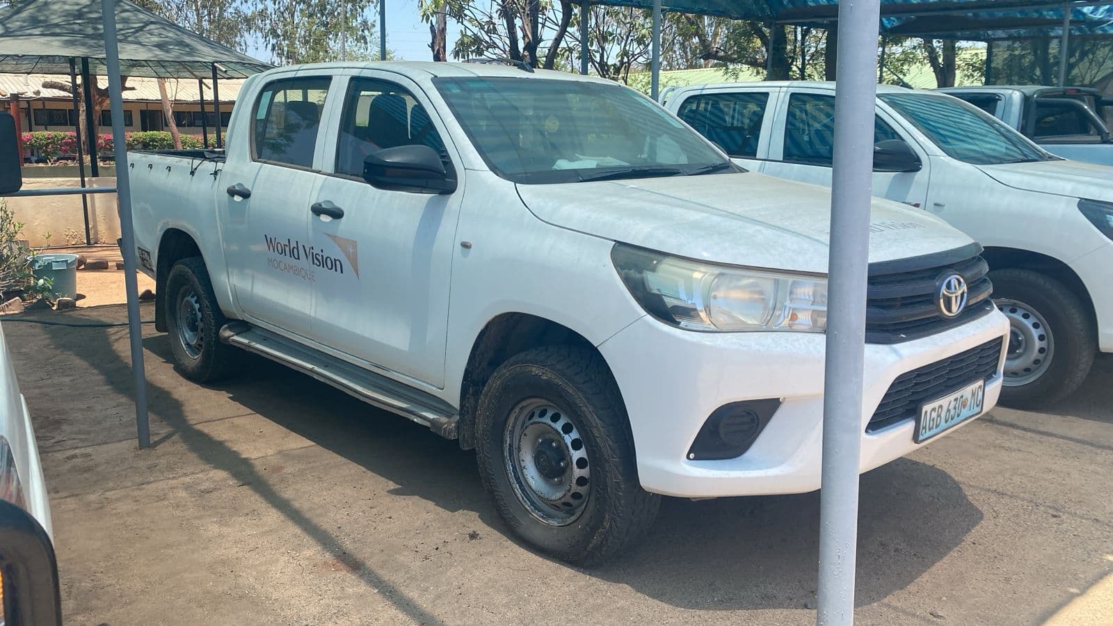 Toyota Hilux — image 2