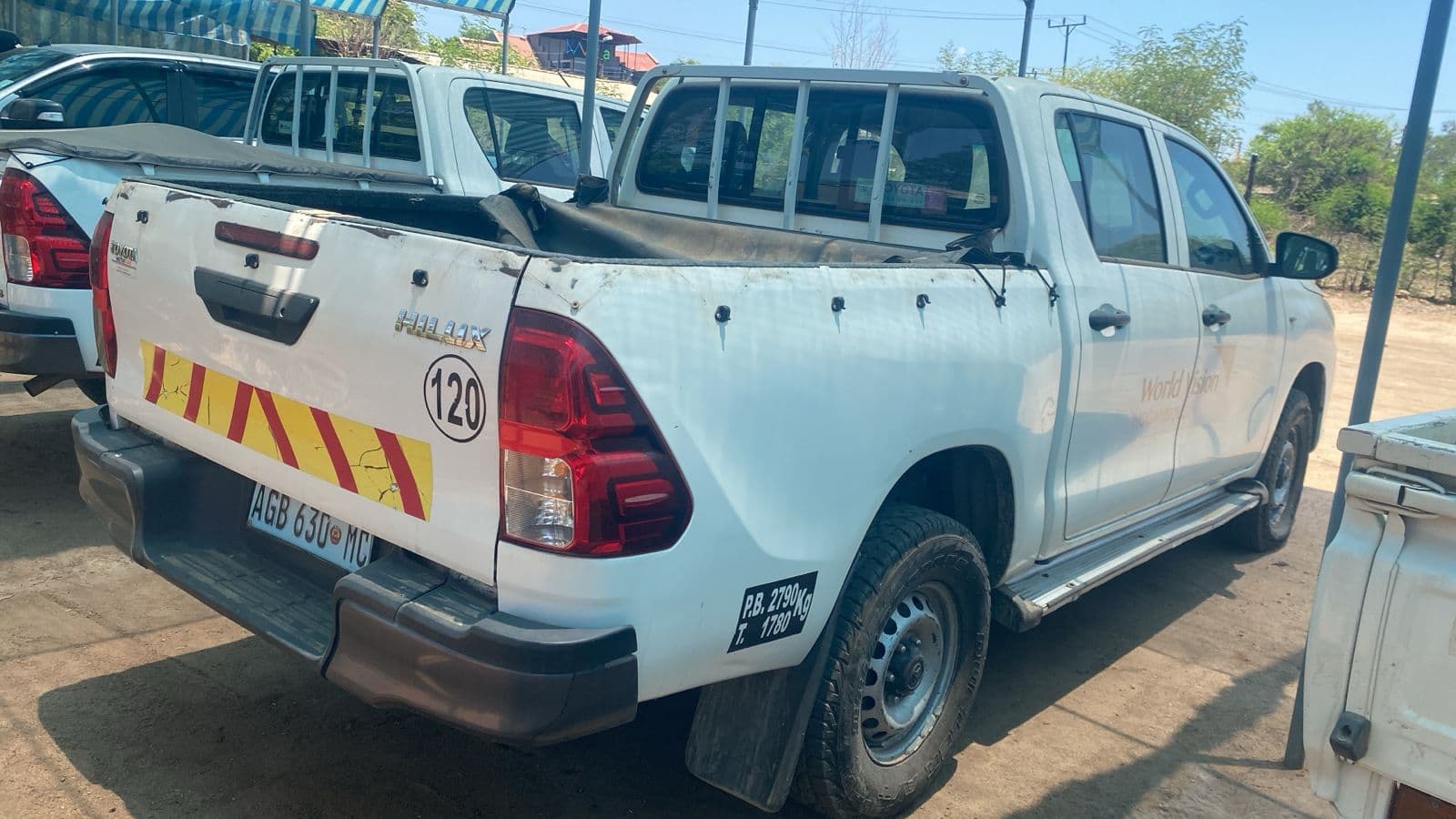 Toyota Hilux — image 5