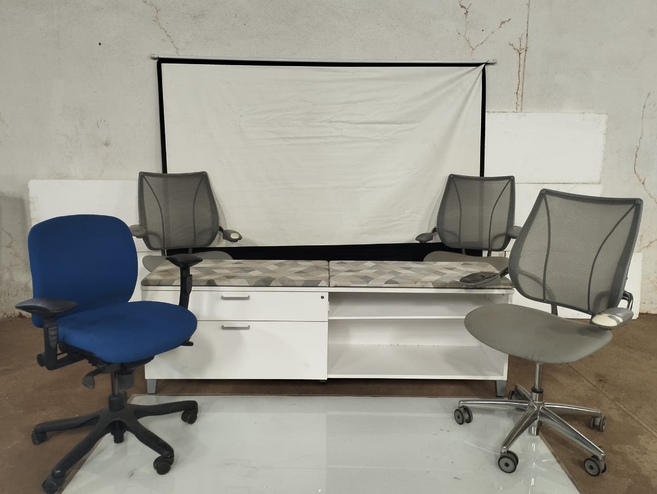 Cadeiras giratórias | Rack para TV