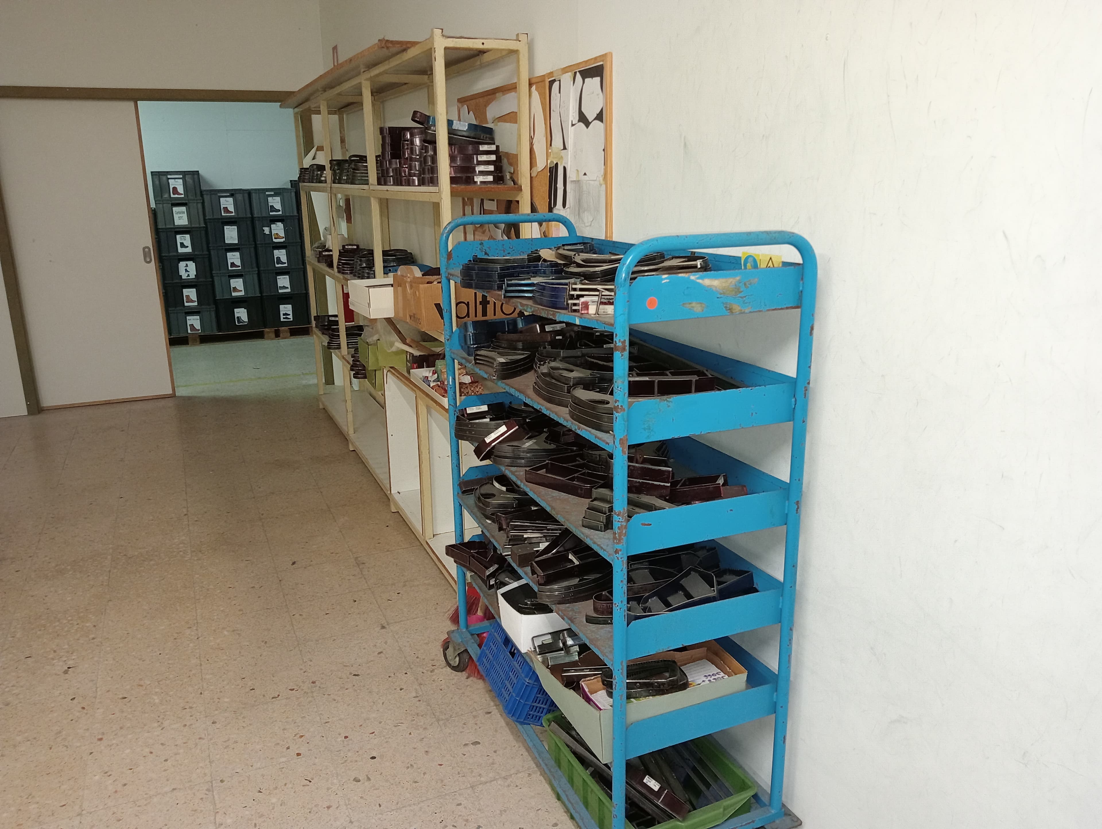 Equipamentos de Escritório · Mobiliário — imagen 32