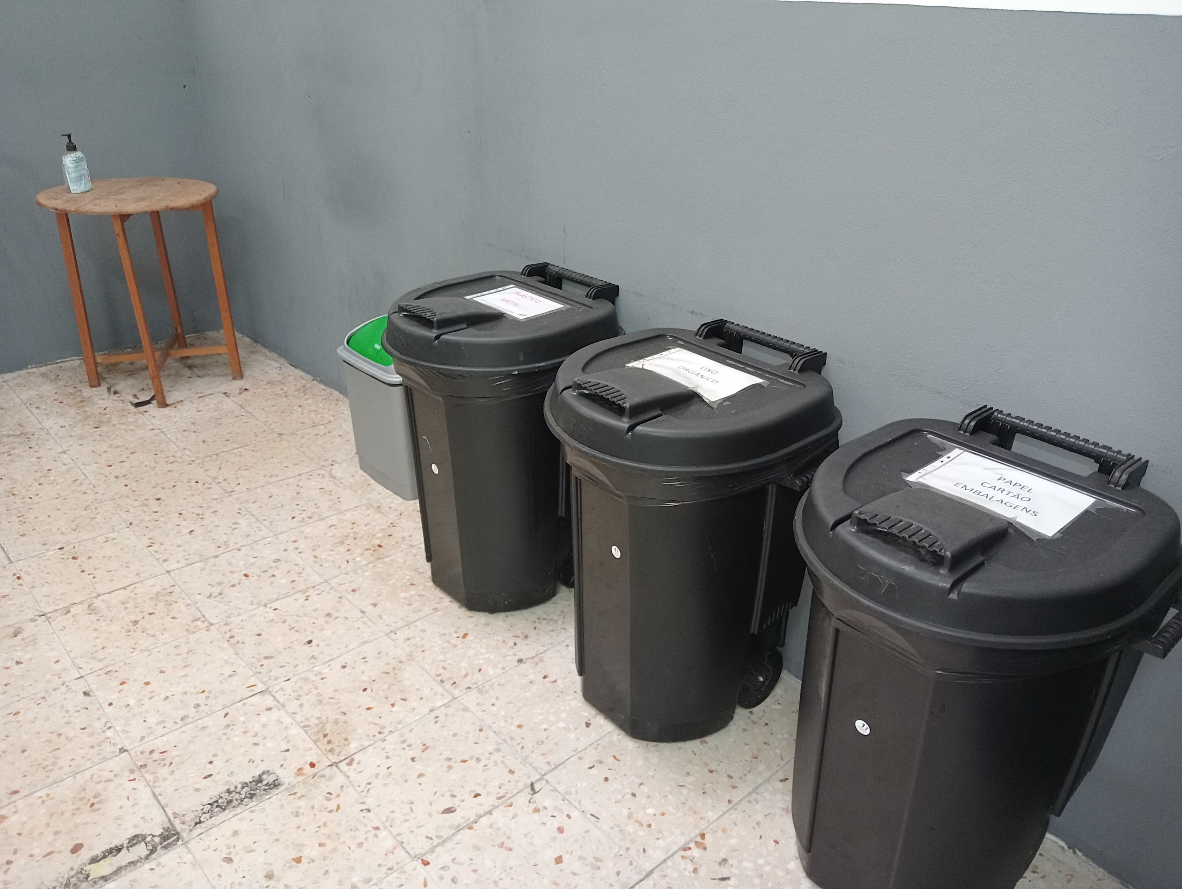 Equipamentos de Escritório · Mobiliário — imagen 24