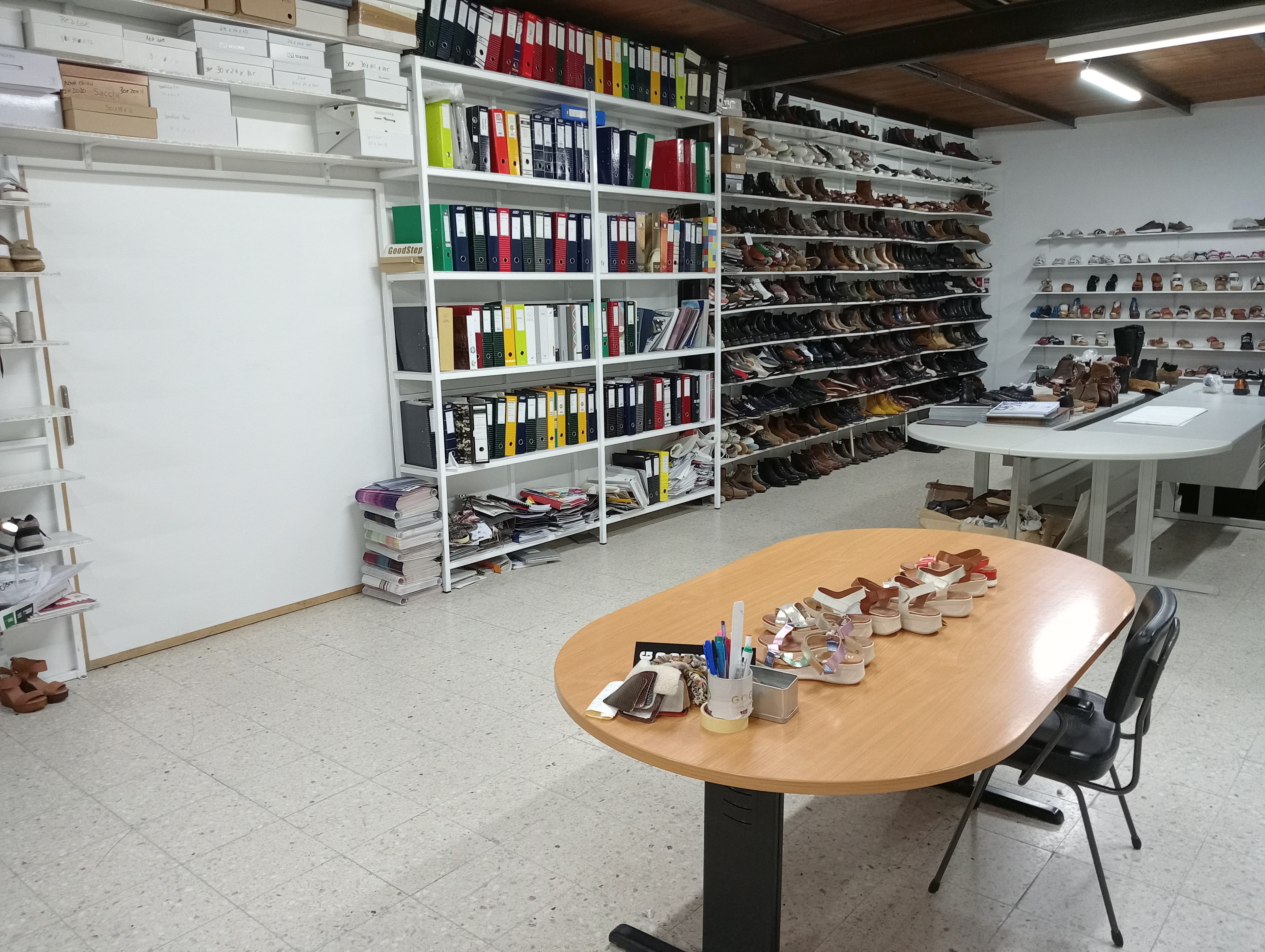 Equipamentos de Escritório · Mobiliário — imagen 19