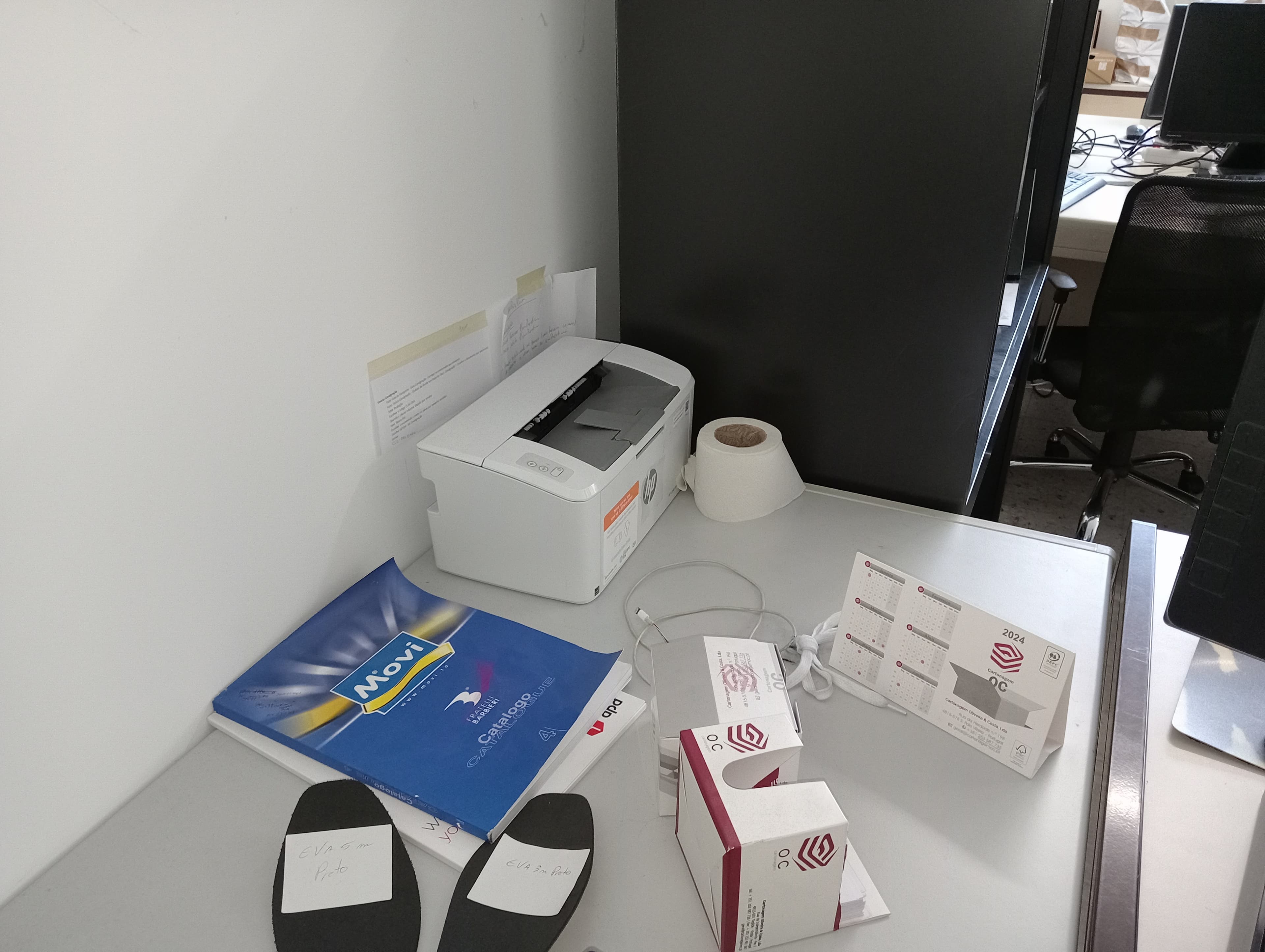 Equipamentos de Escritório · Mobiliário — imagen 9