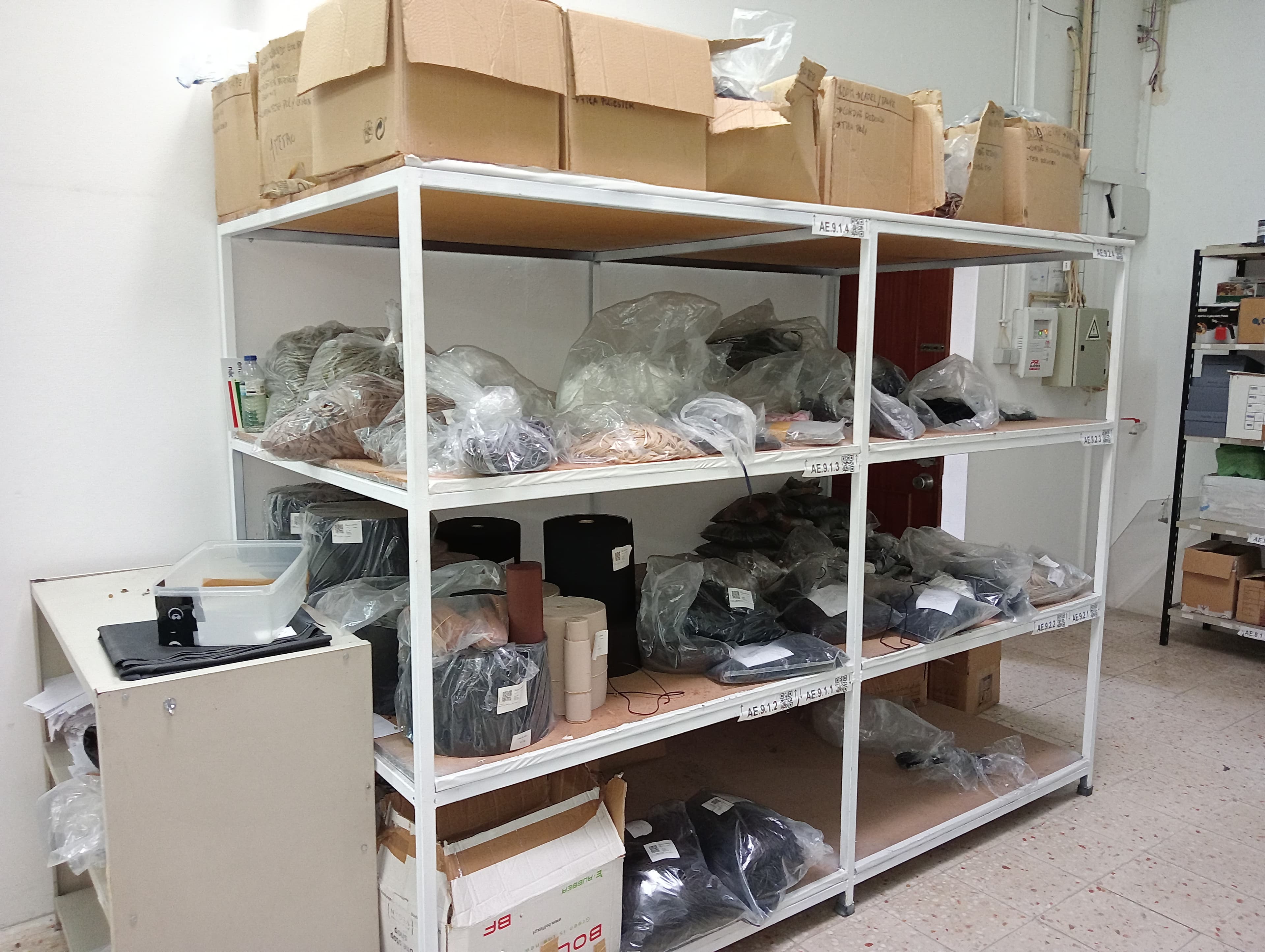 Estantes industriais · Stock — image 10