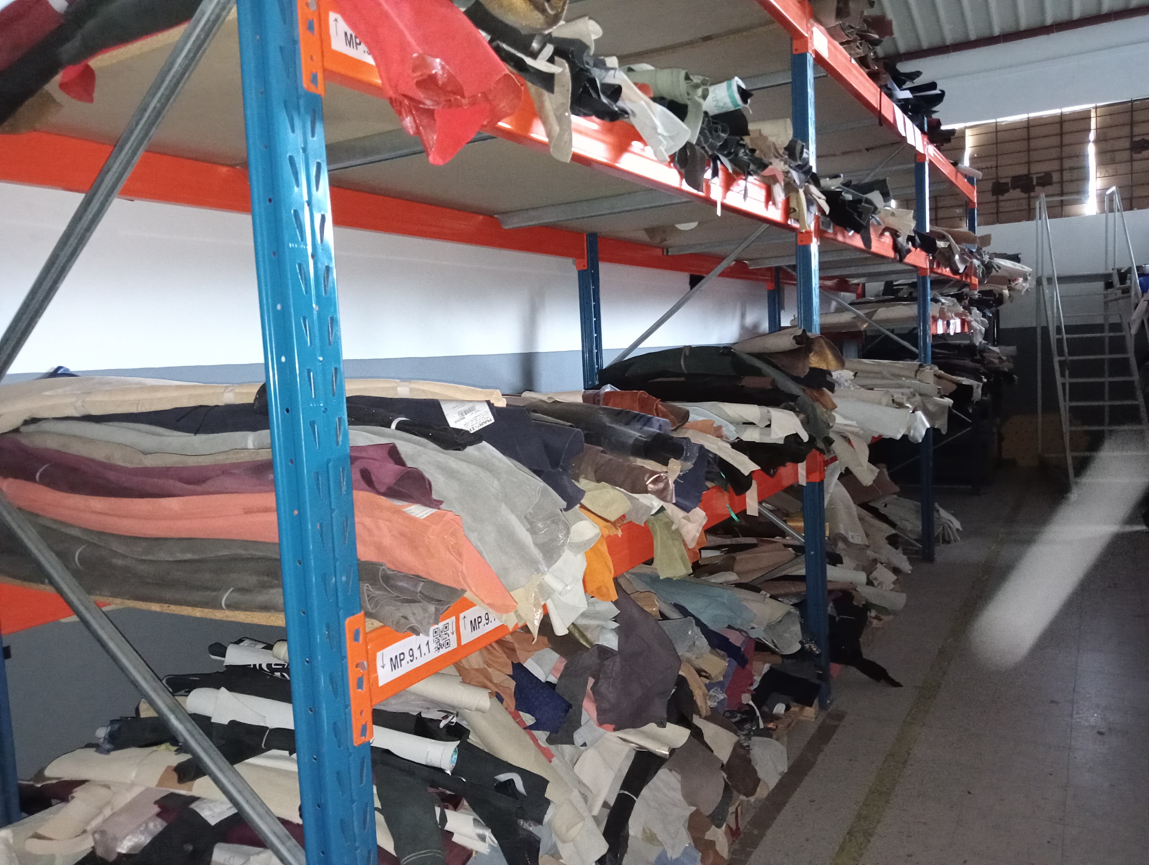 Estantes industriais · Stock — image 2