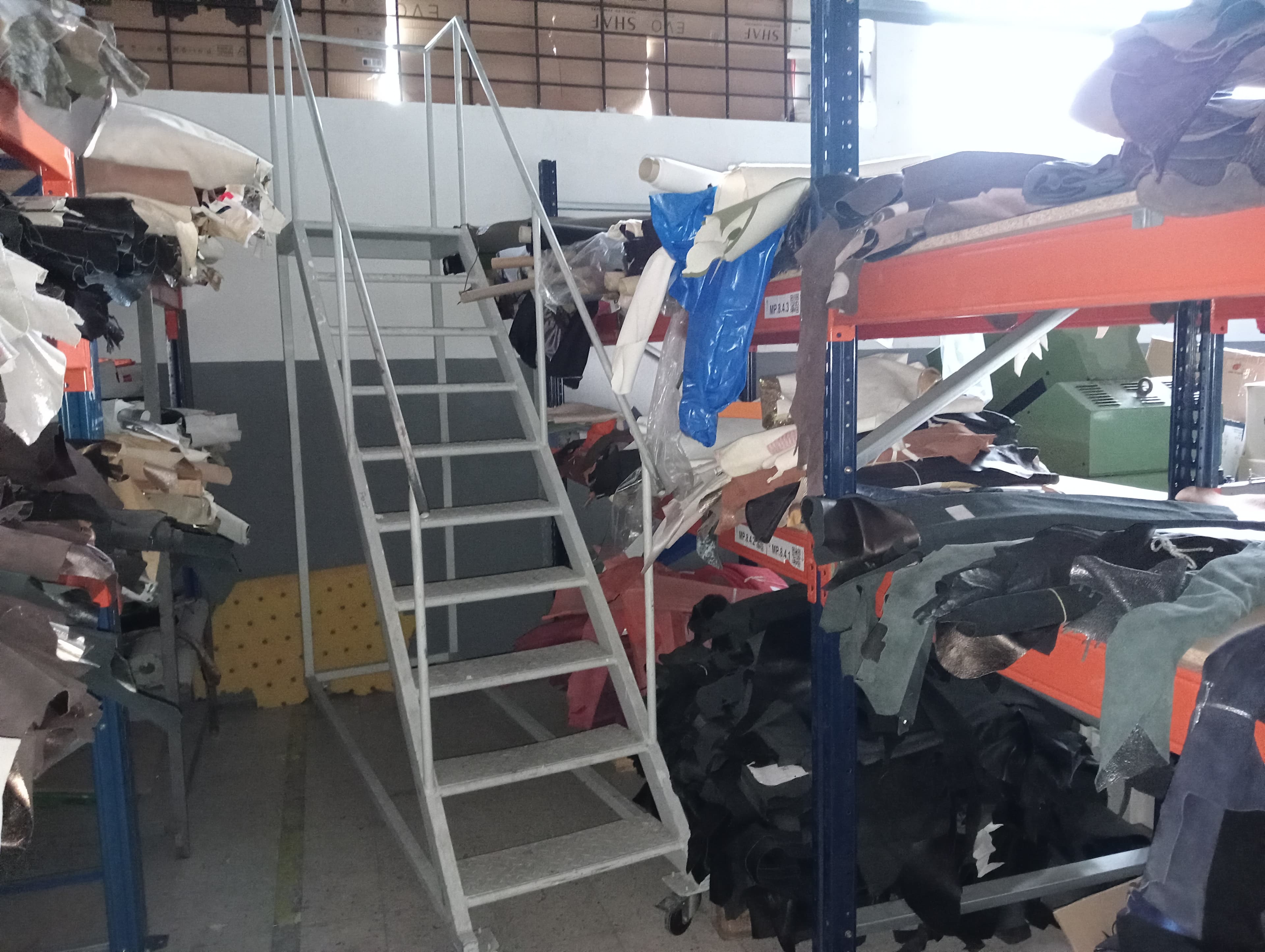 Estantes industriais · Stock — image 3