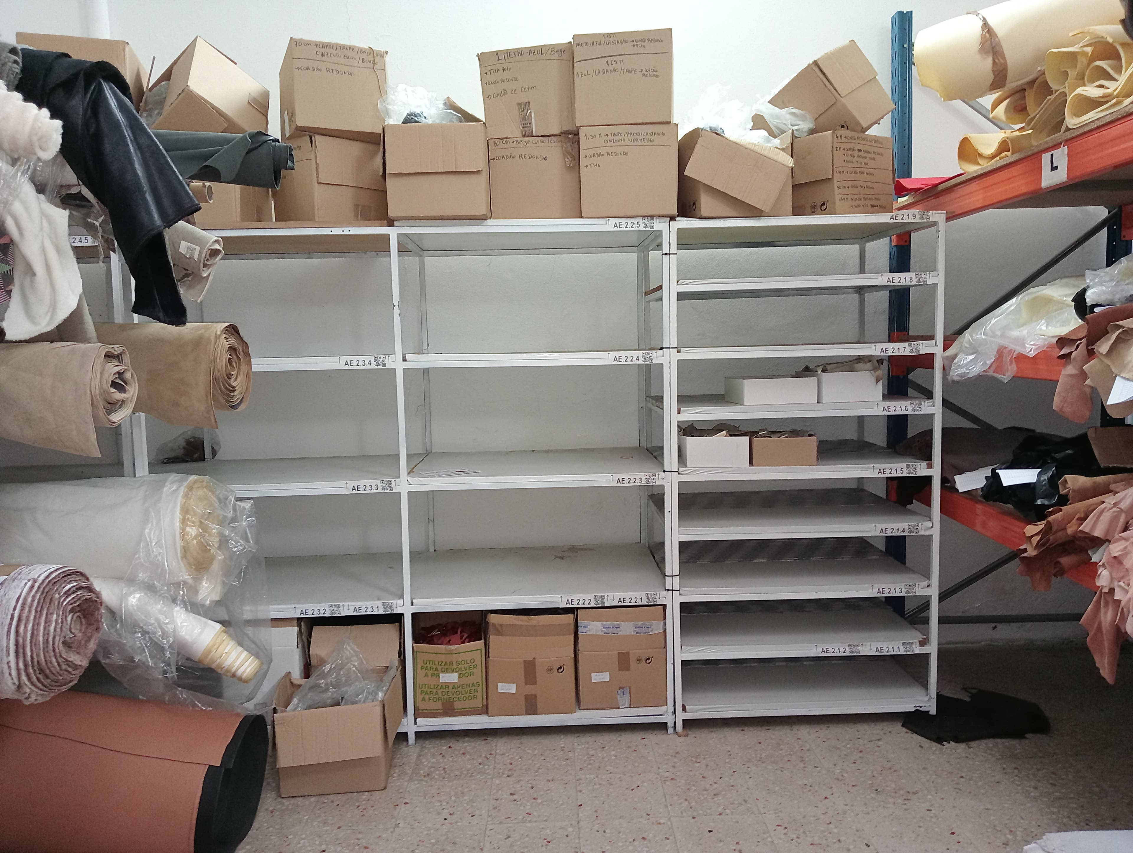 Estantes industriais · Stock — image 6