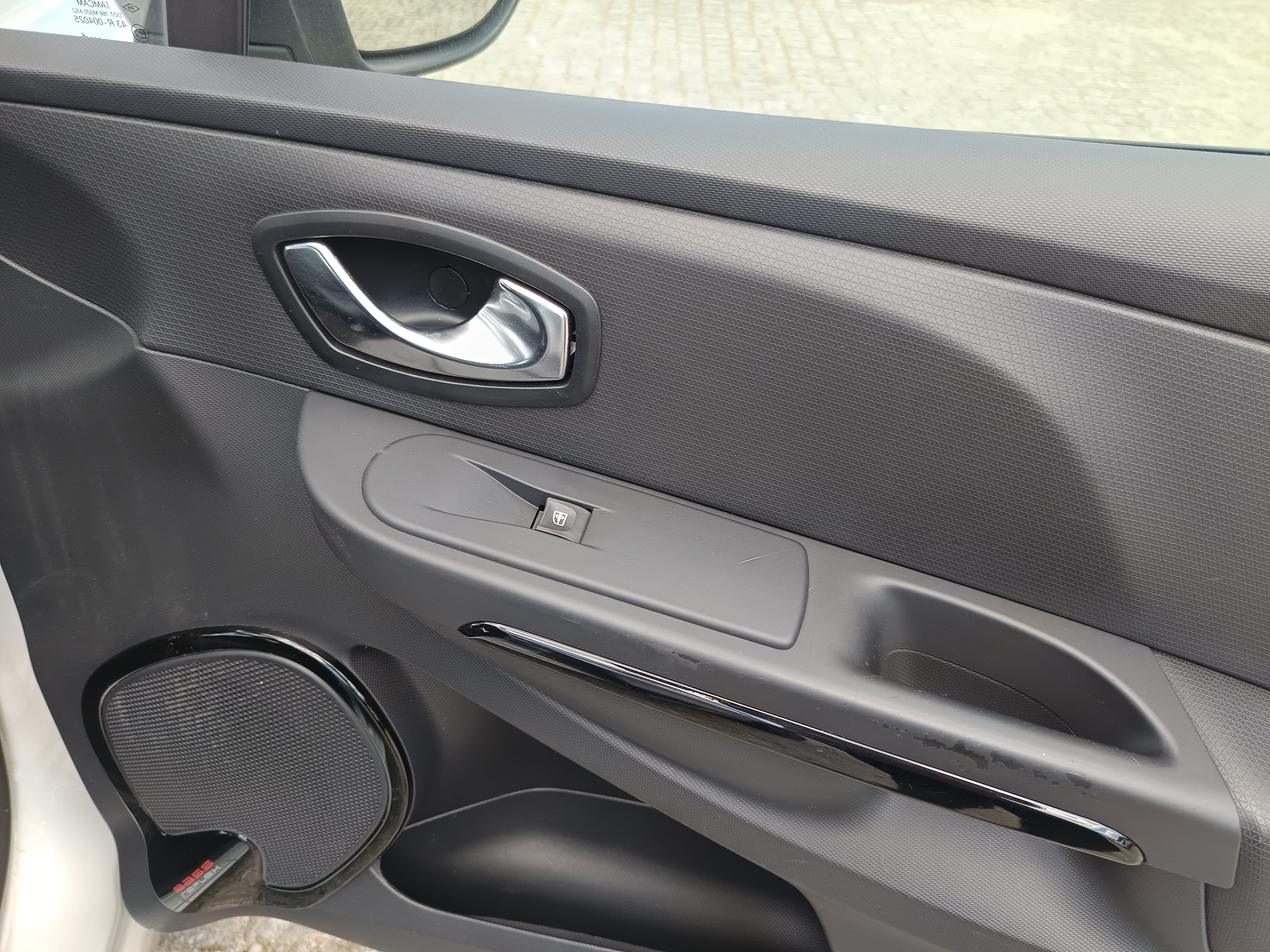 Renault Clio · Year 2015 — image 23