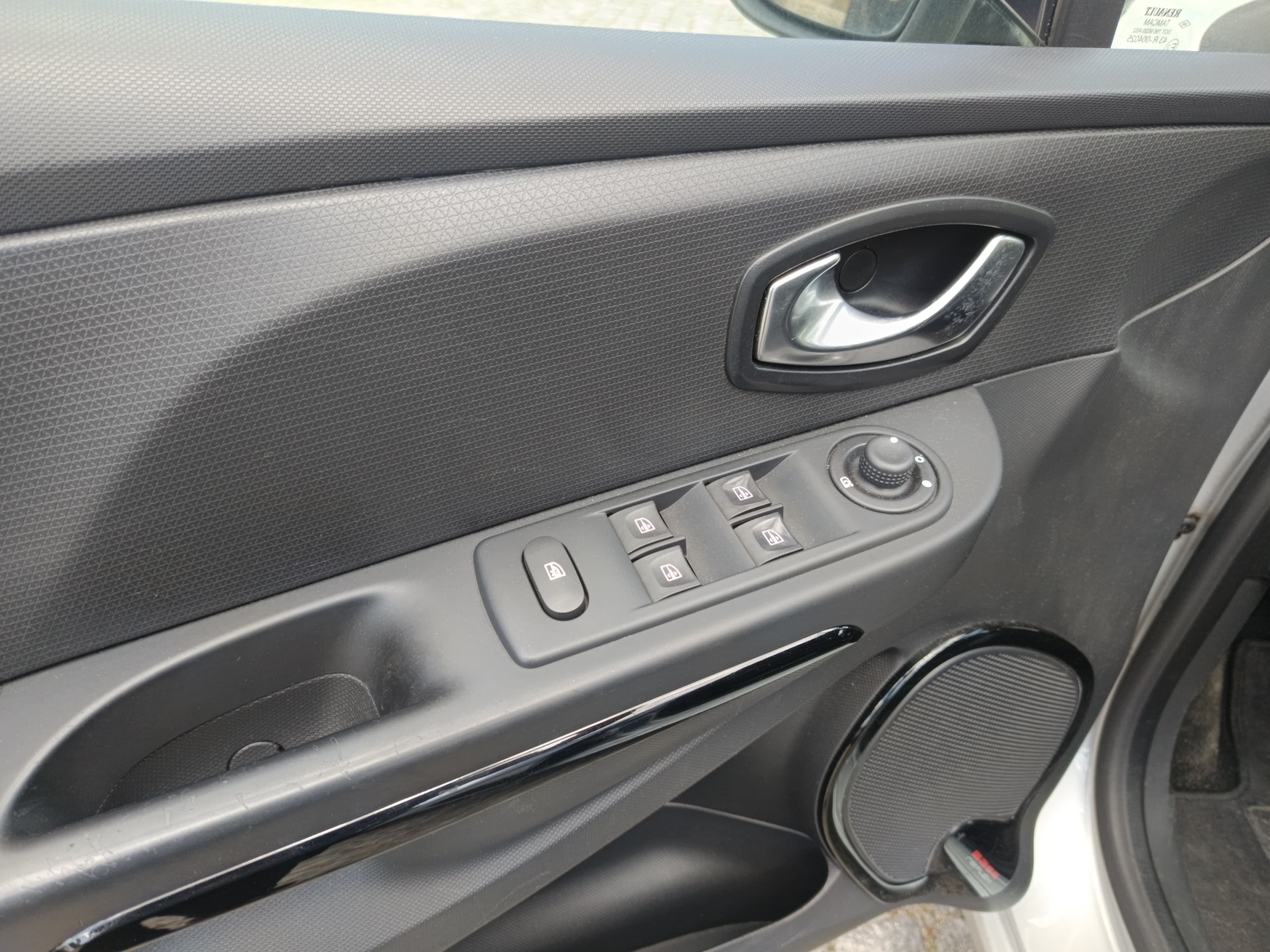 Renault Clio · Year 2015 — image 29