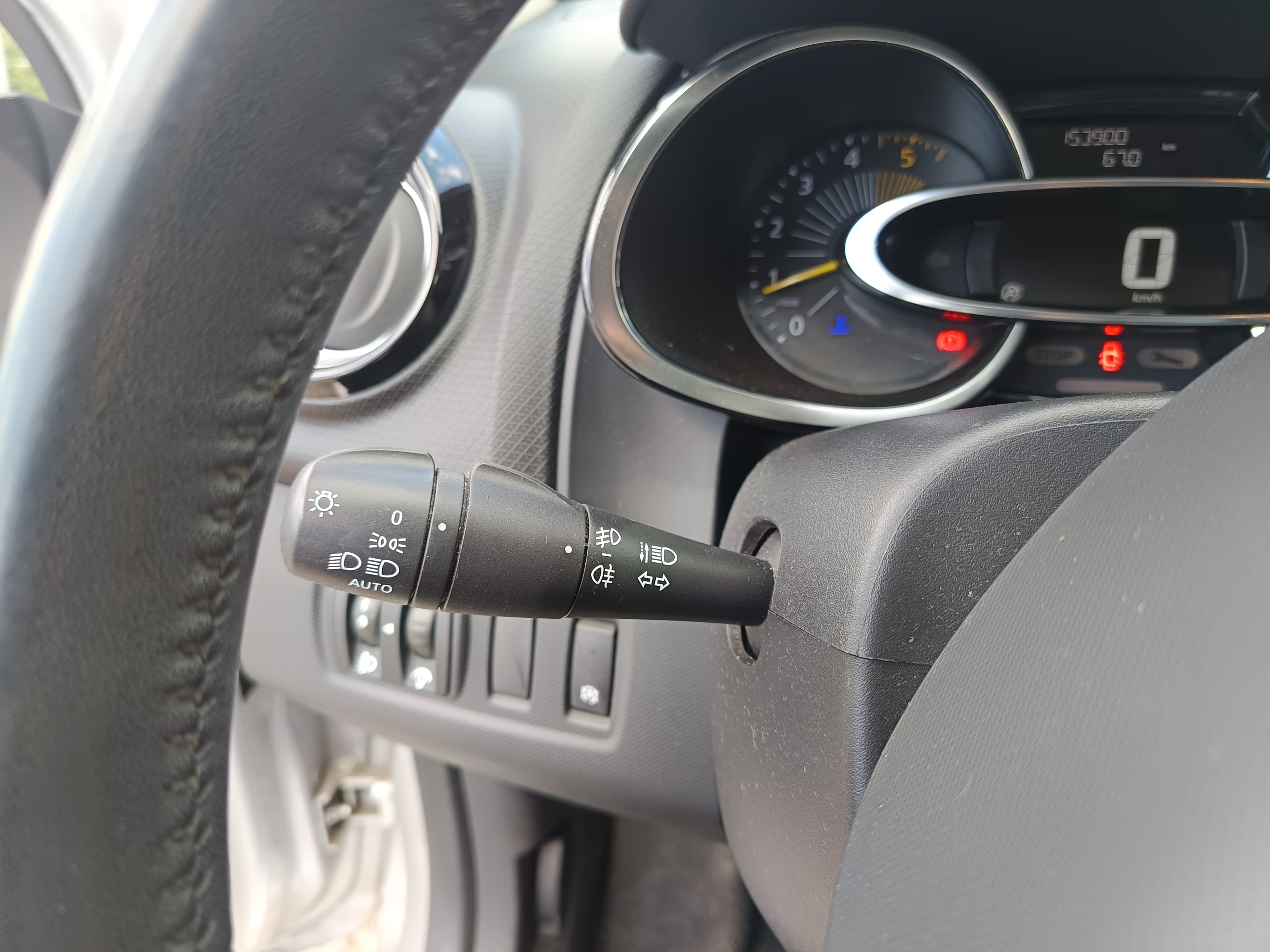 Renault Clio · Year 2015 — image 39
