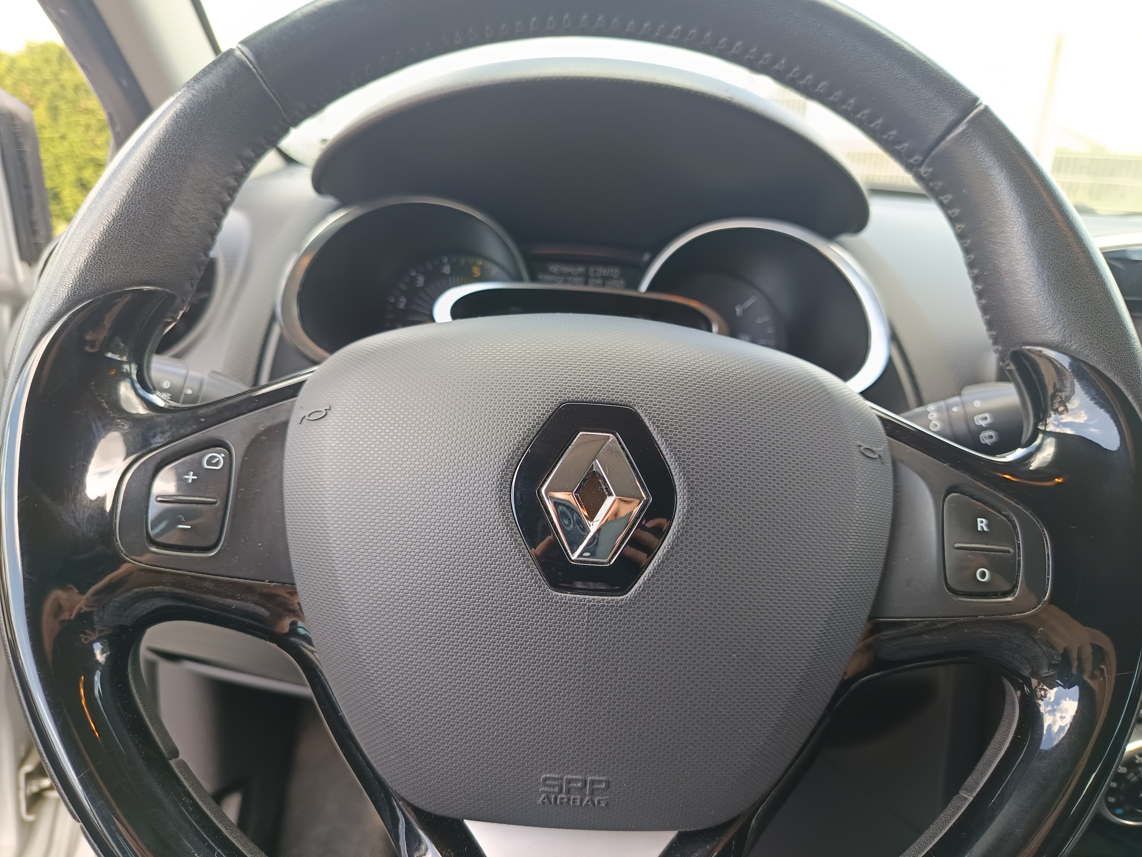 Renault Clio · Year 2015 — image 36