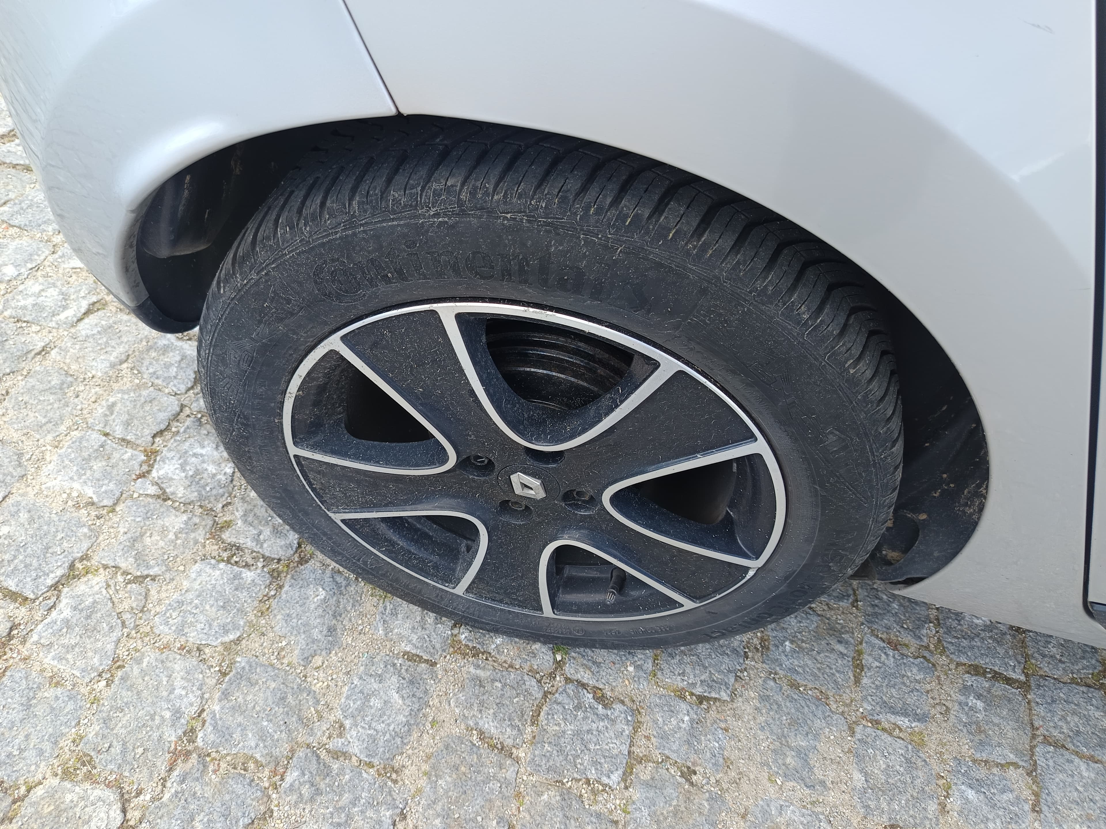 Renault Clio · Year 2015 — image 11
