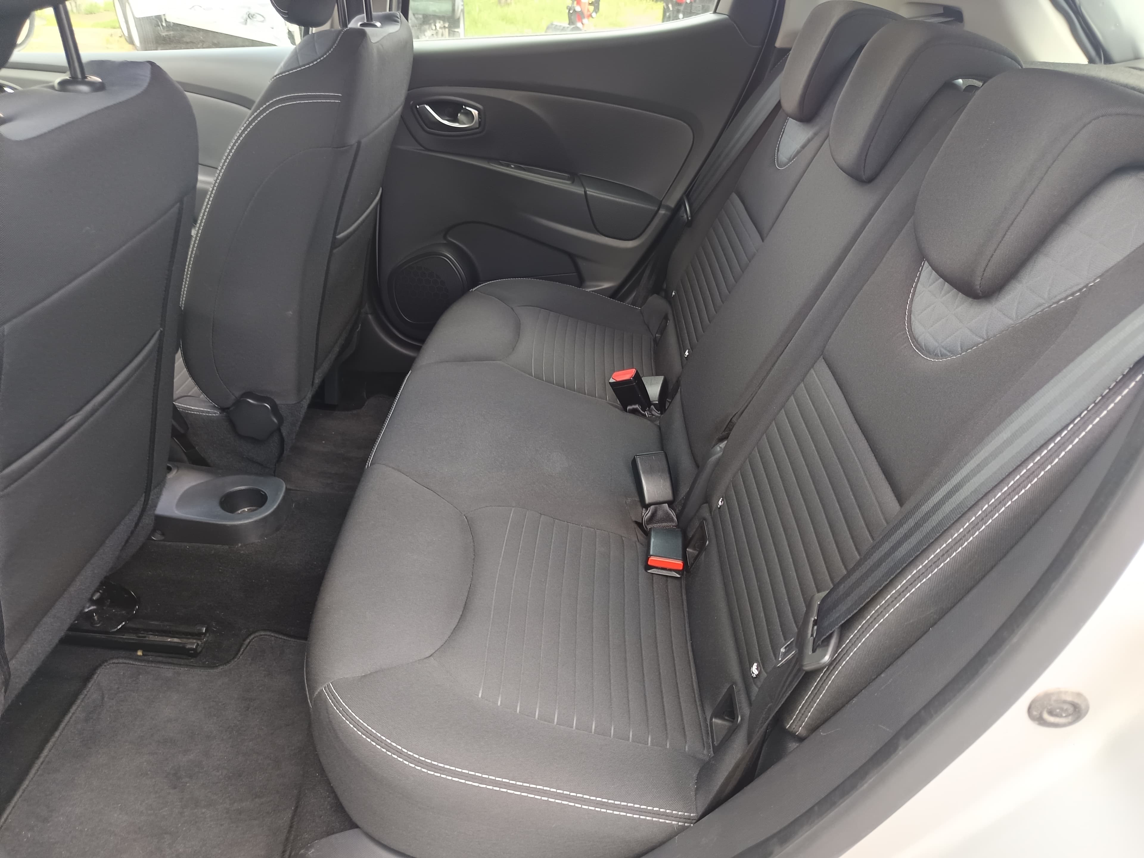 Renault Clio · Year 2015 — image 27