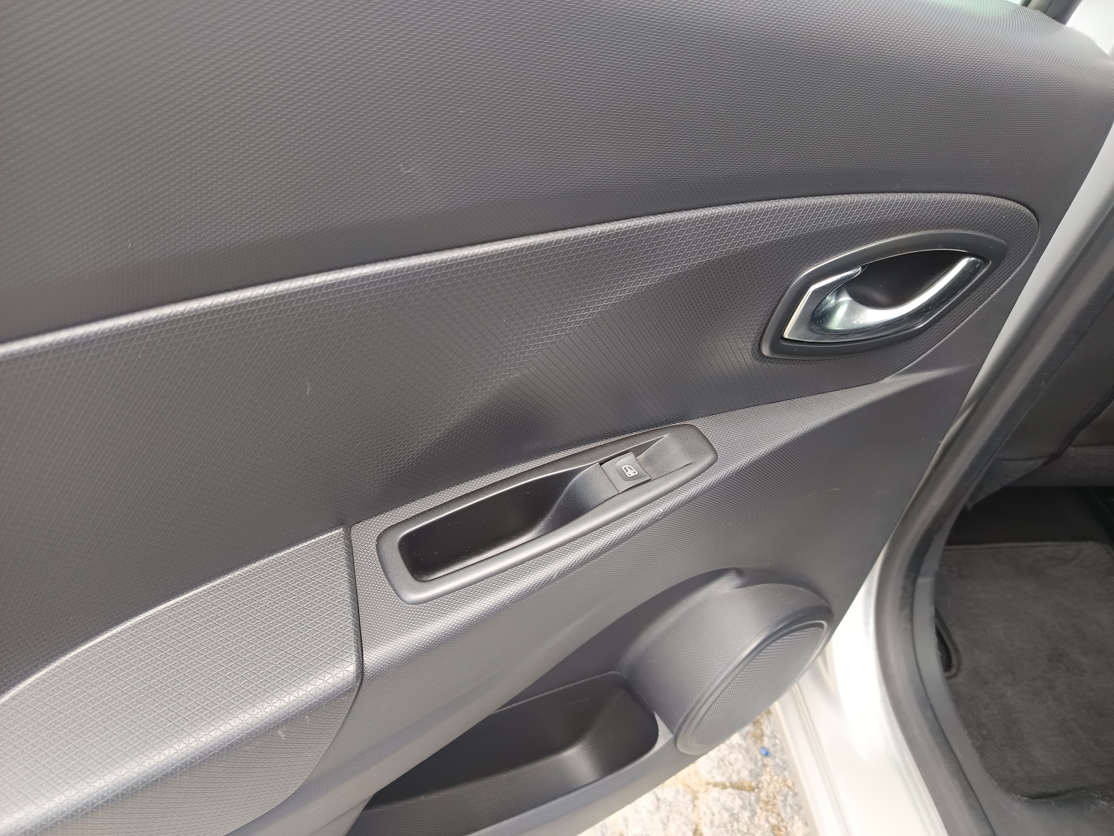 Renault Clio · Year 2015 — image 26