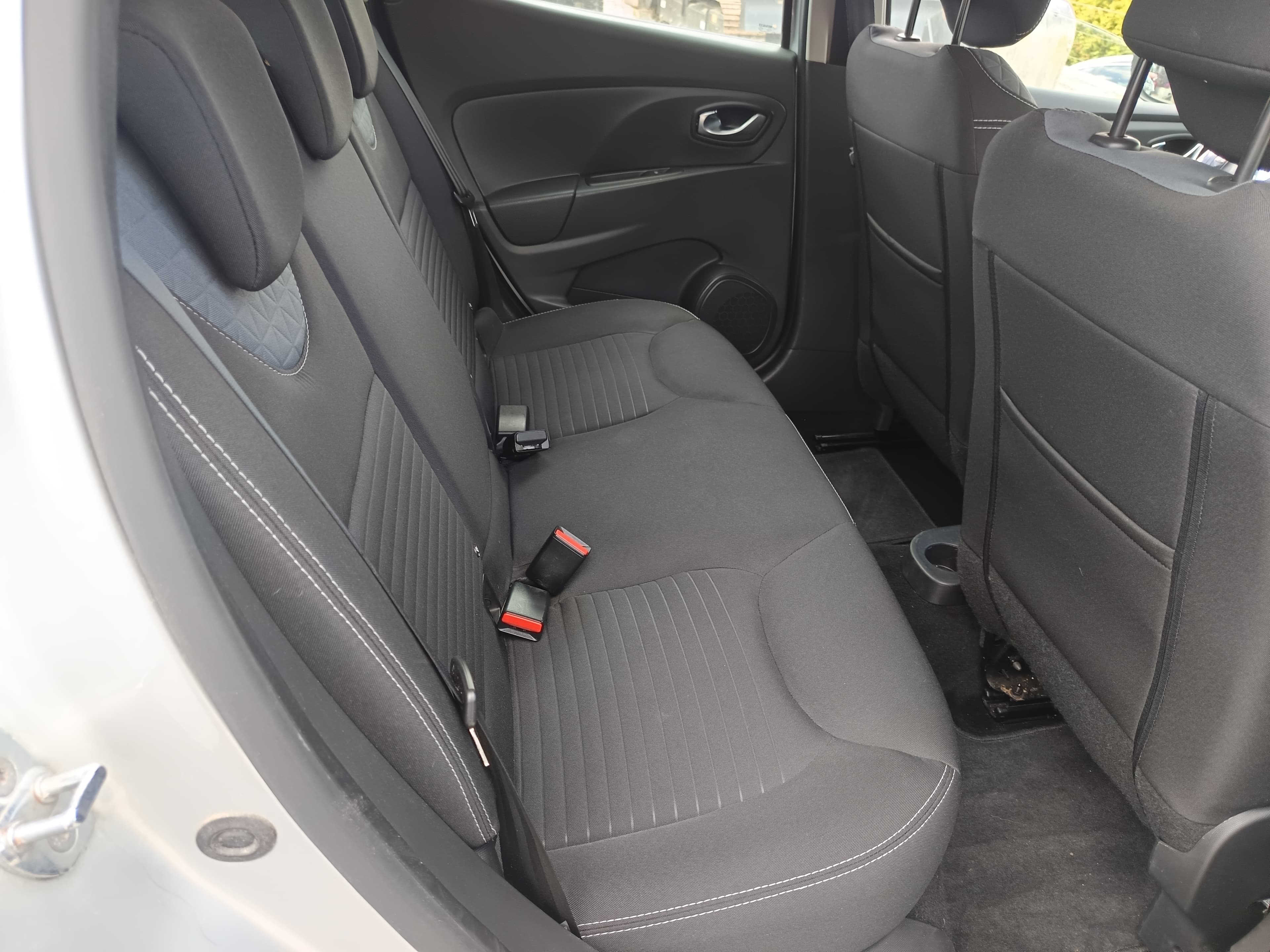 Renault Clio · Year 2015 — image 20