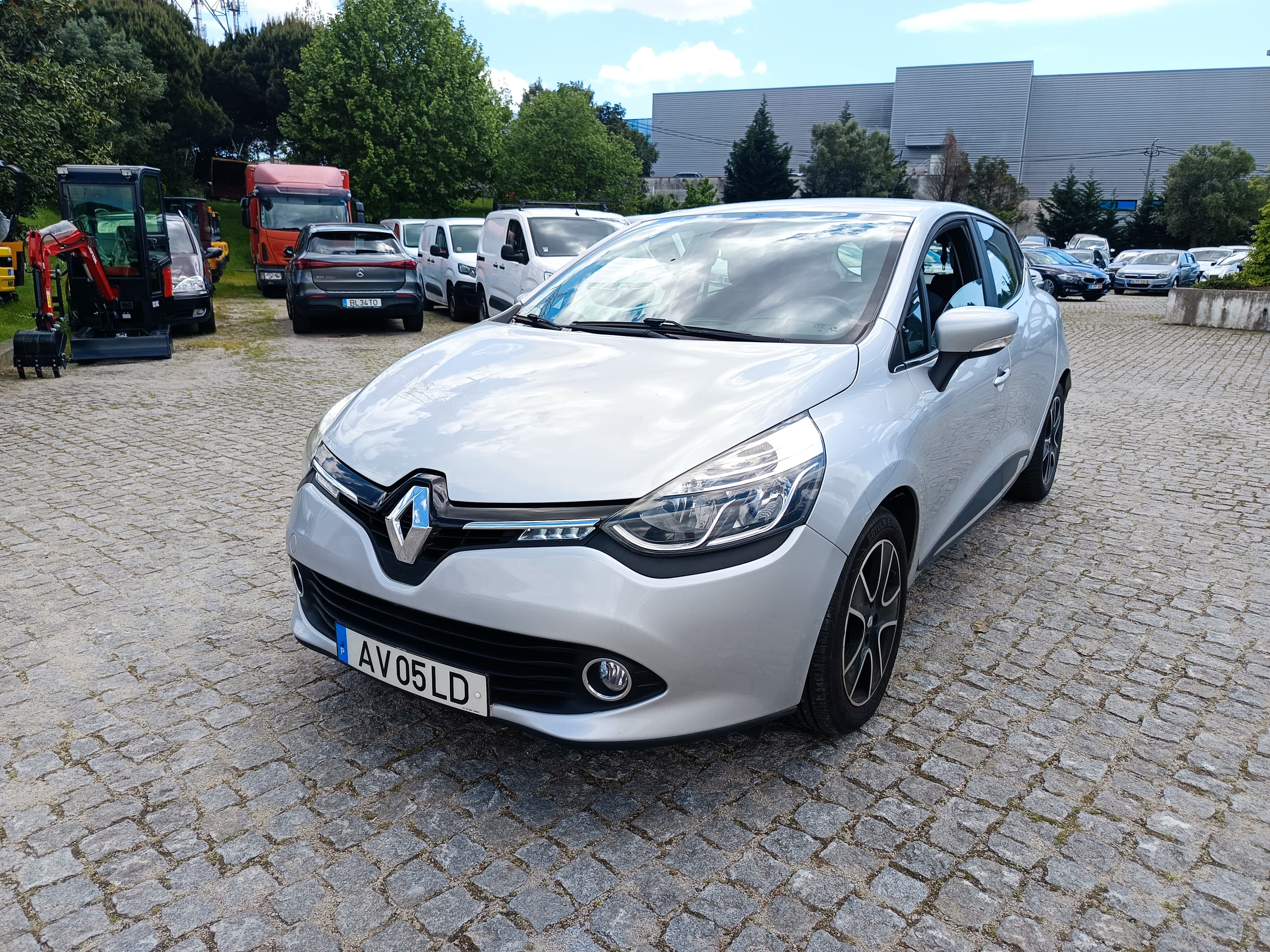 Renault Clio · Year 2015 — image 1