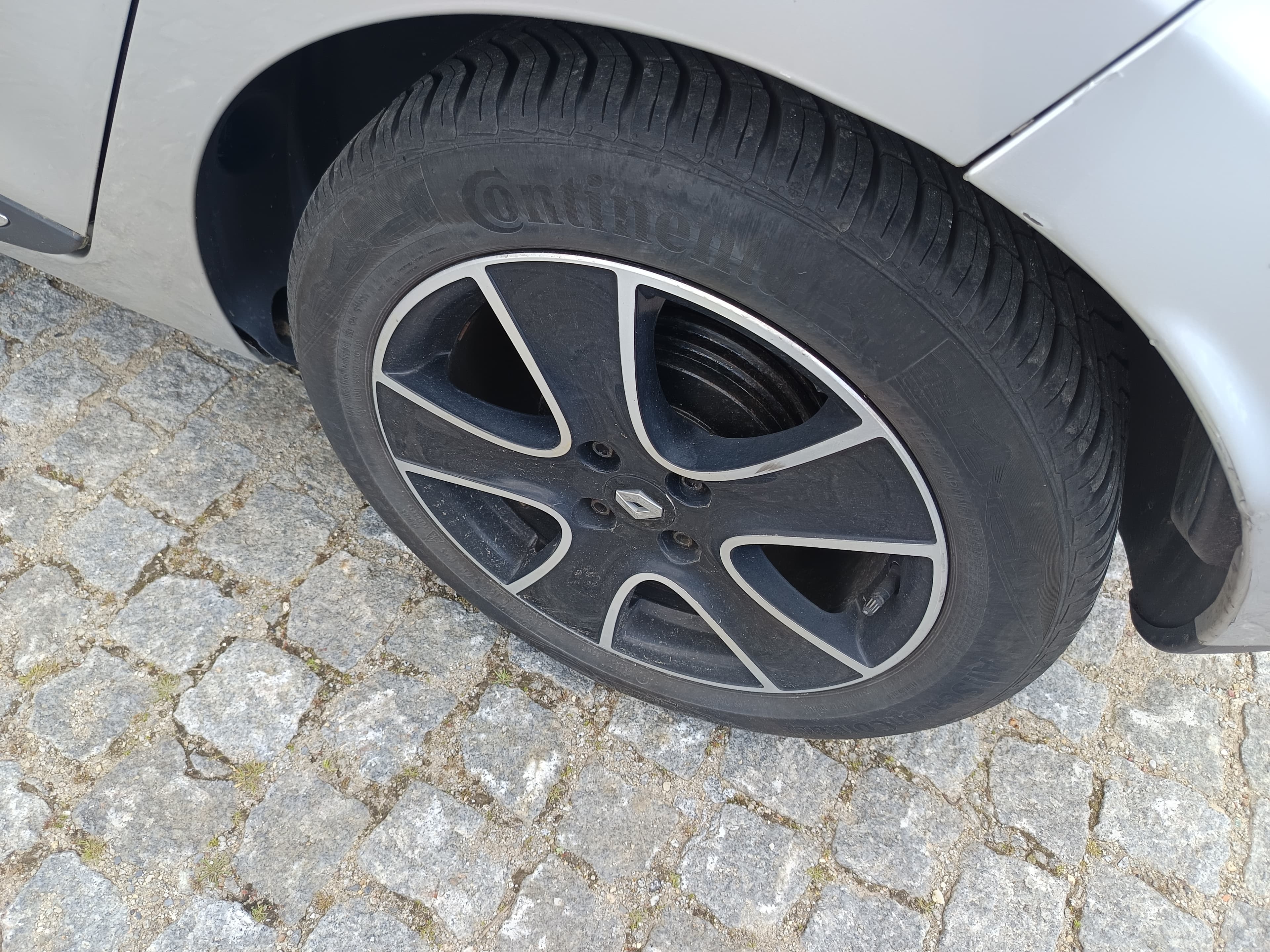 Renault Clio · Year 2015 — image 14