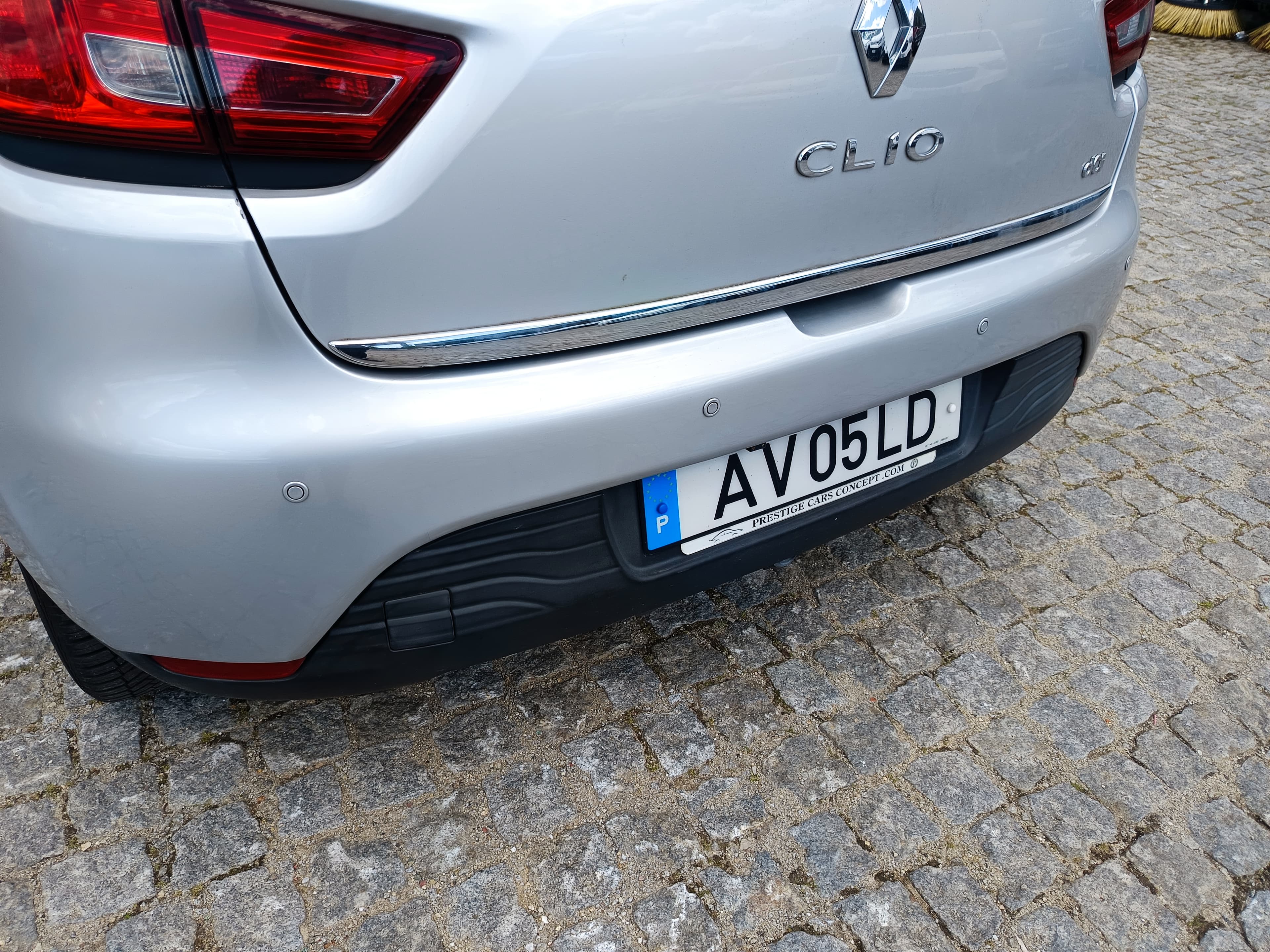 Renault Clio · Year 2015 — image 12