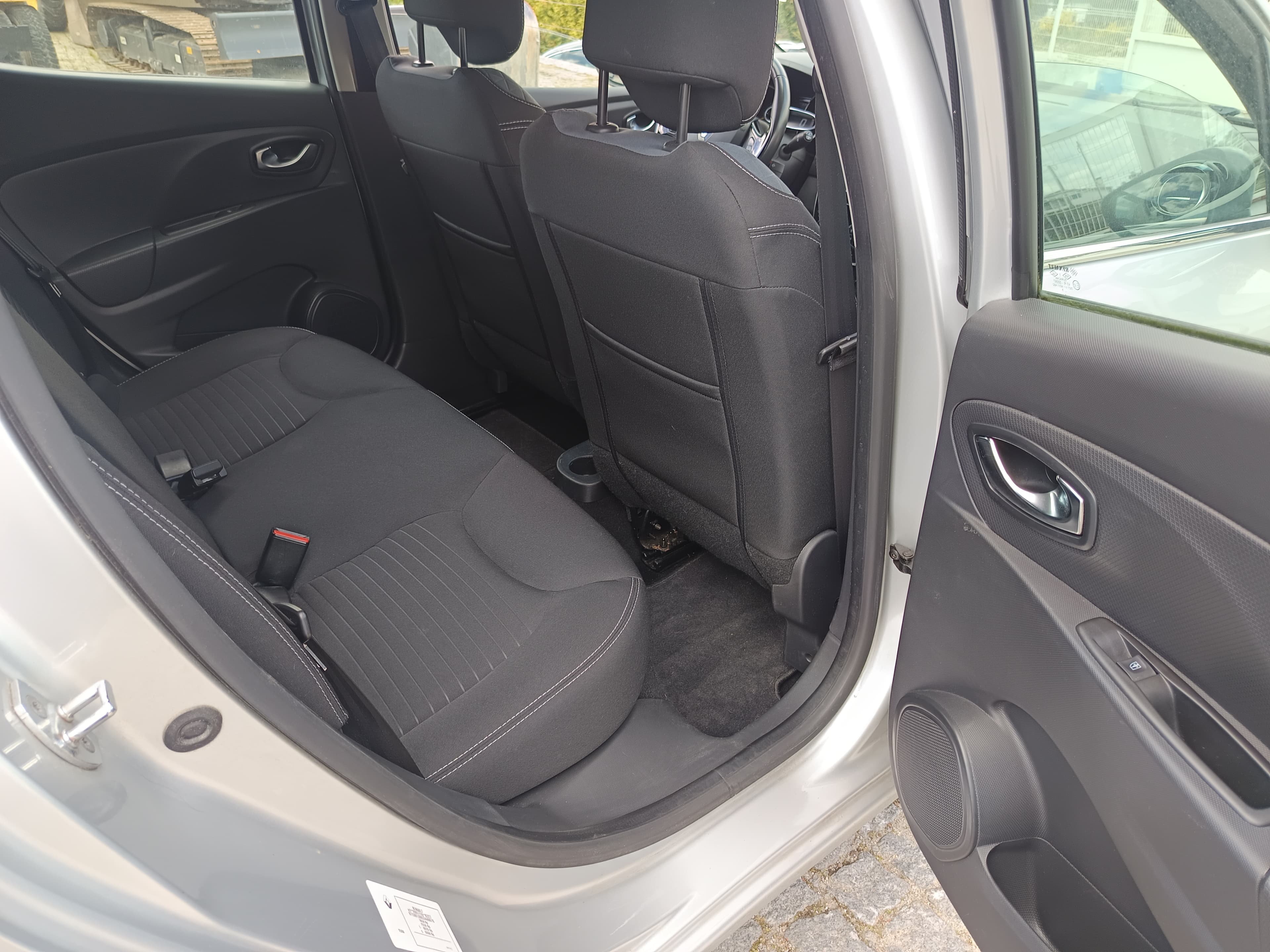 Renault Clio · Year 2015 — image 18