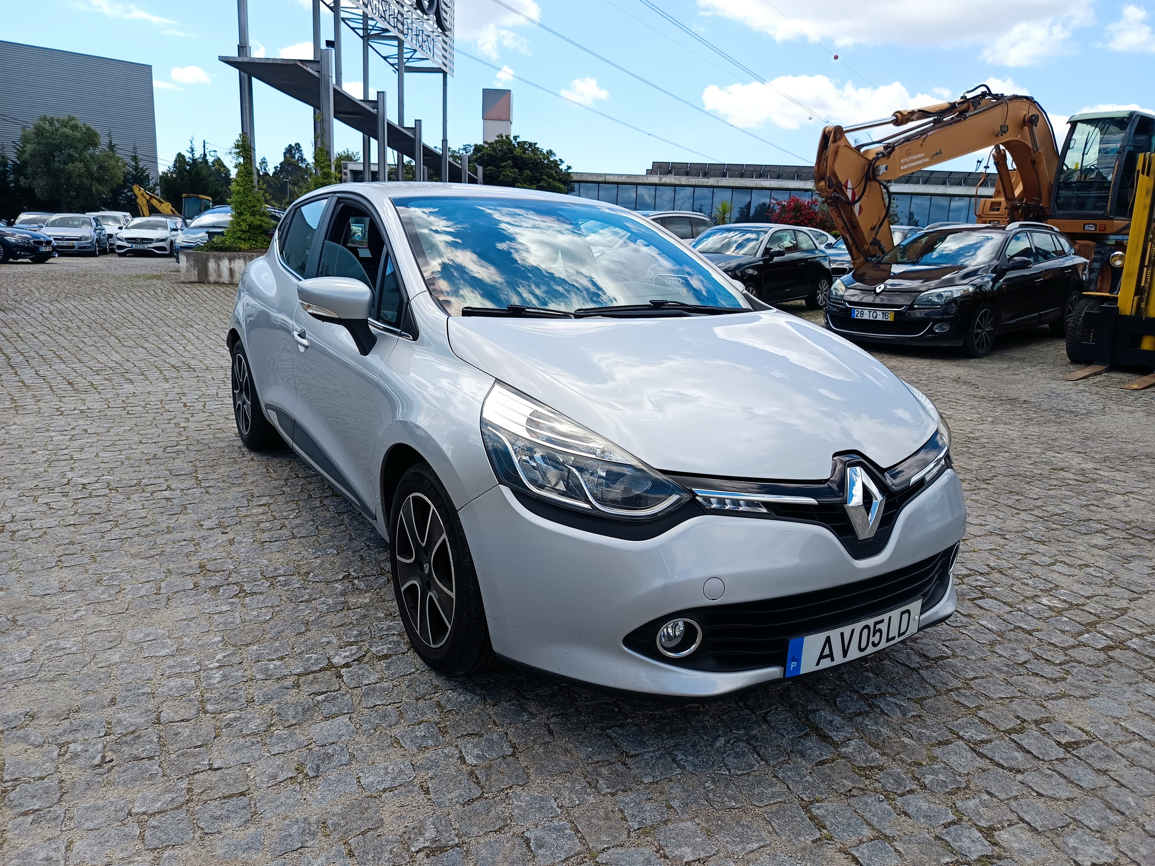 Renault Clio · Year 2015 — image 3