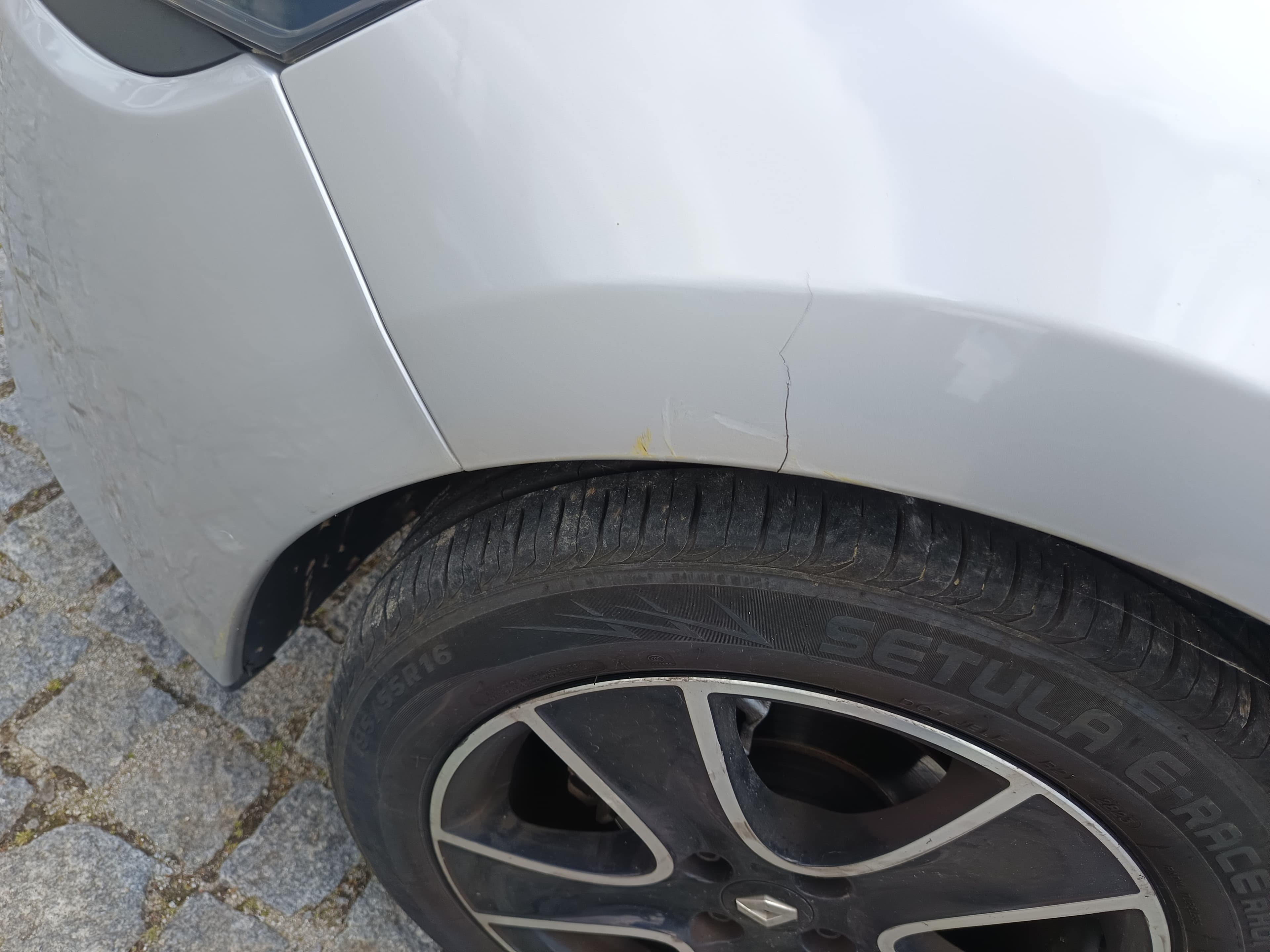 Renault Clio · Year 2015 — image 16