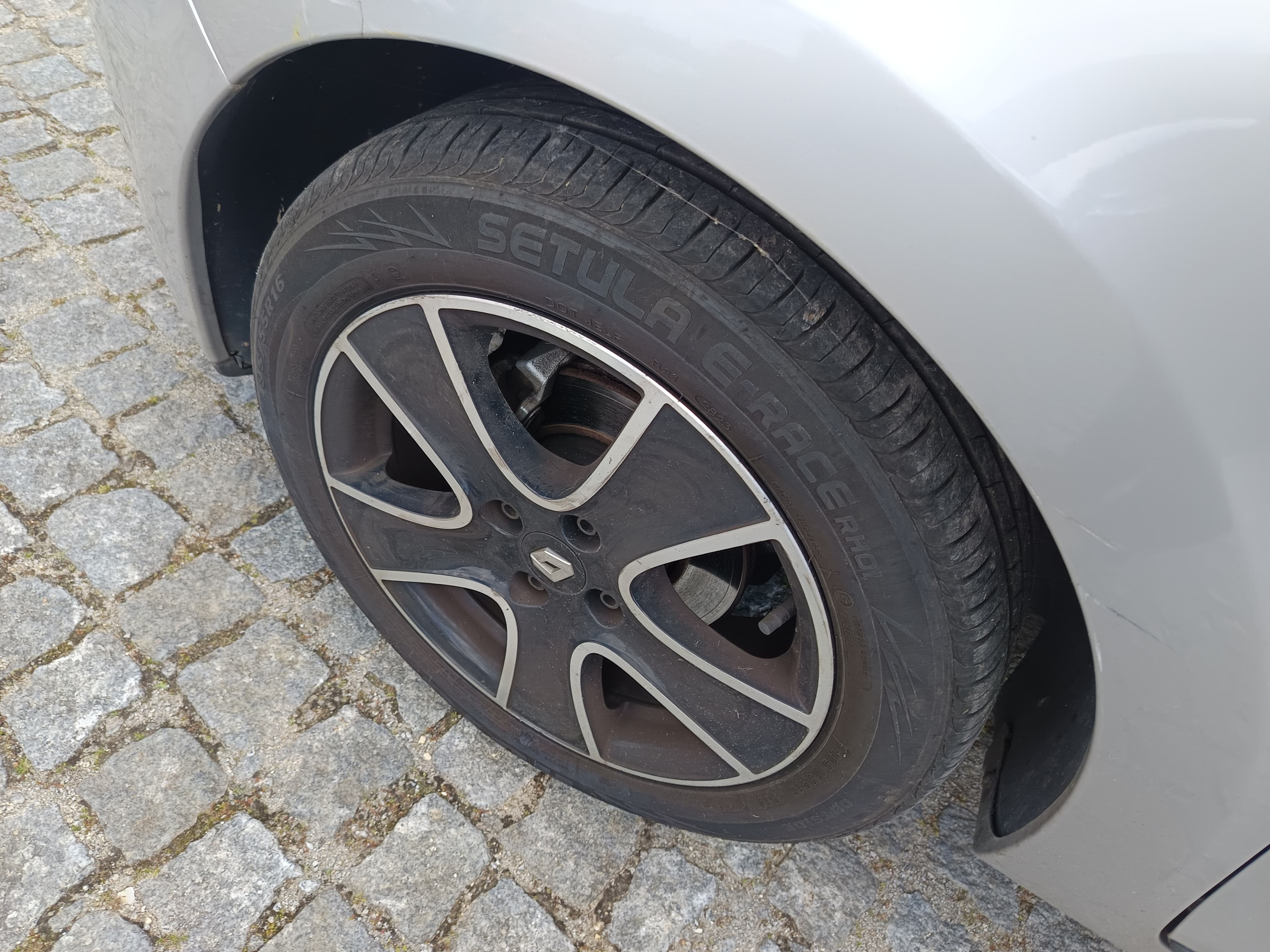 Renault Clio · Year 2015 — image 15