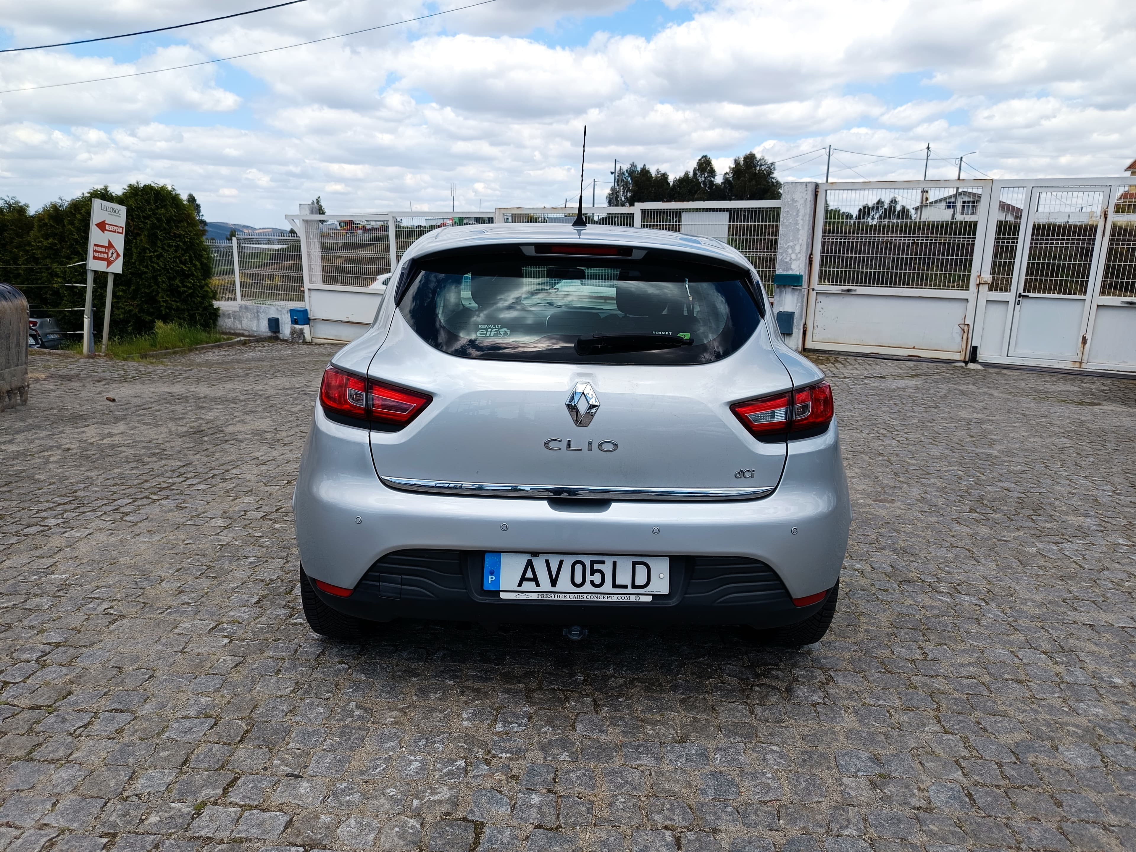 Renault Clio · Year 2015 — image 5