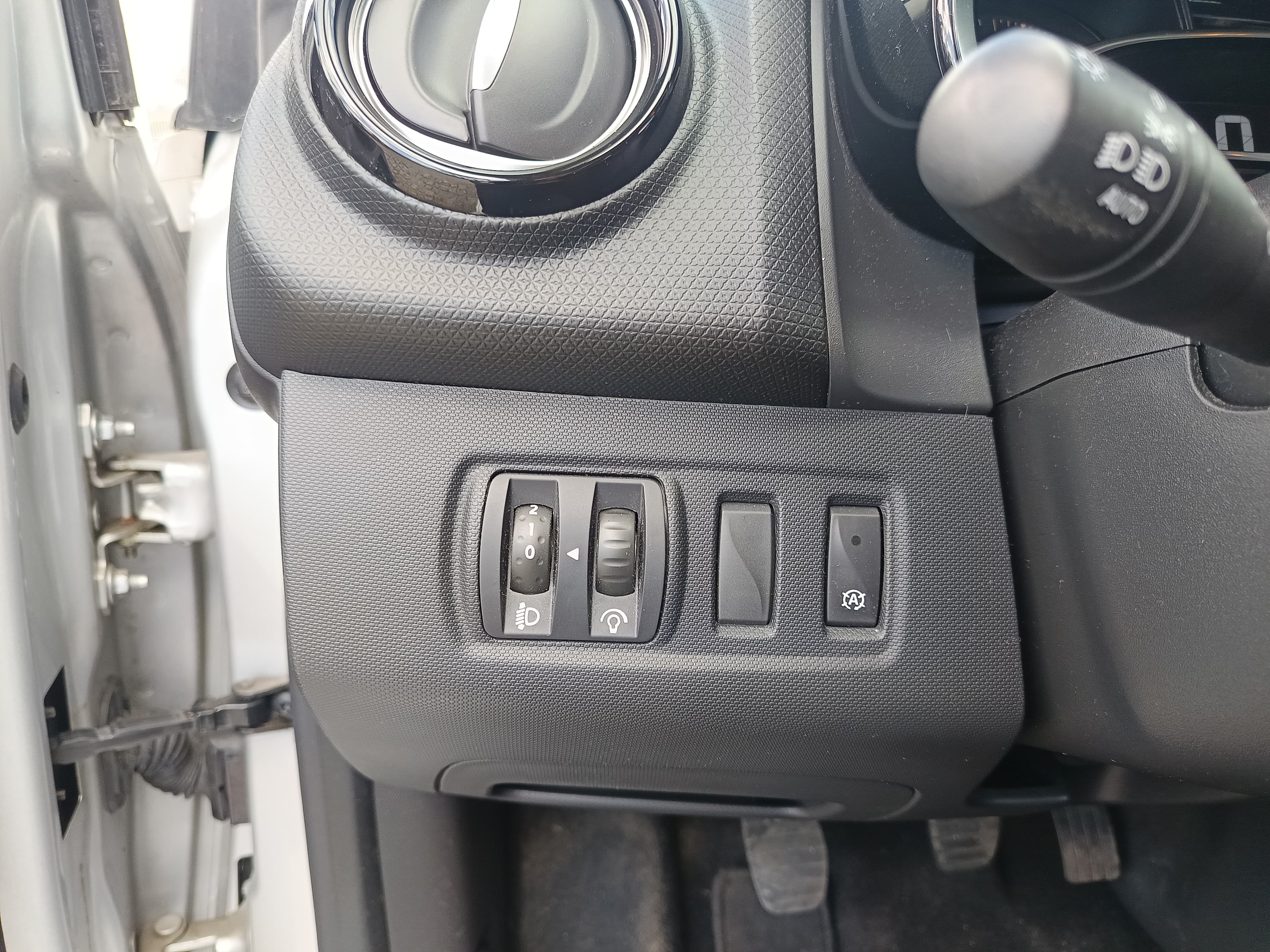 Renault Clio · Year 2015 — image 40