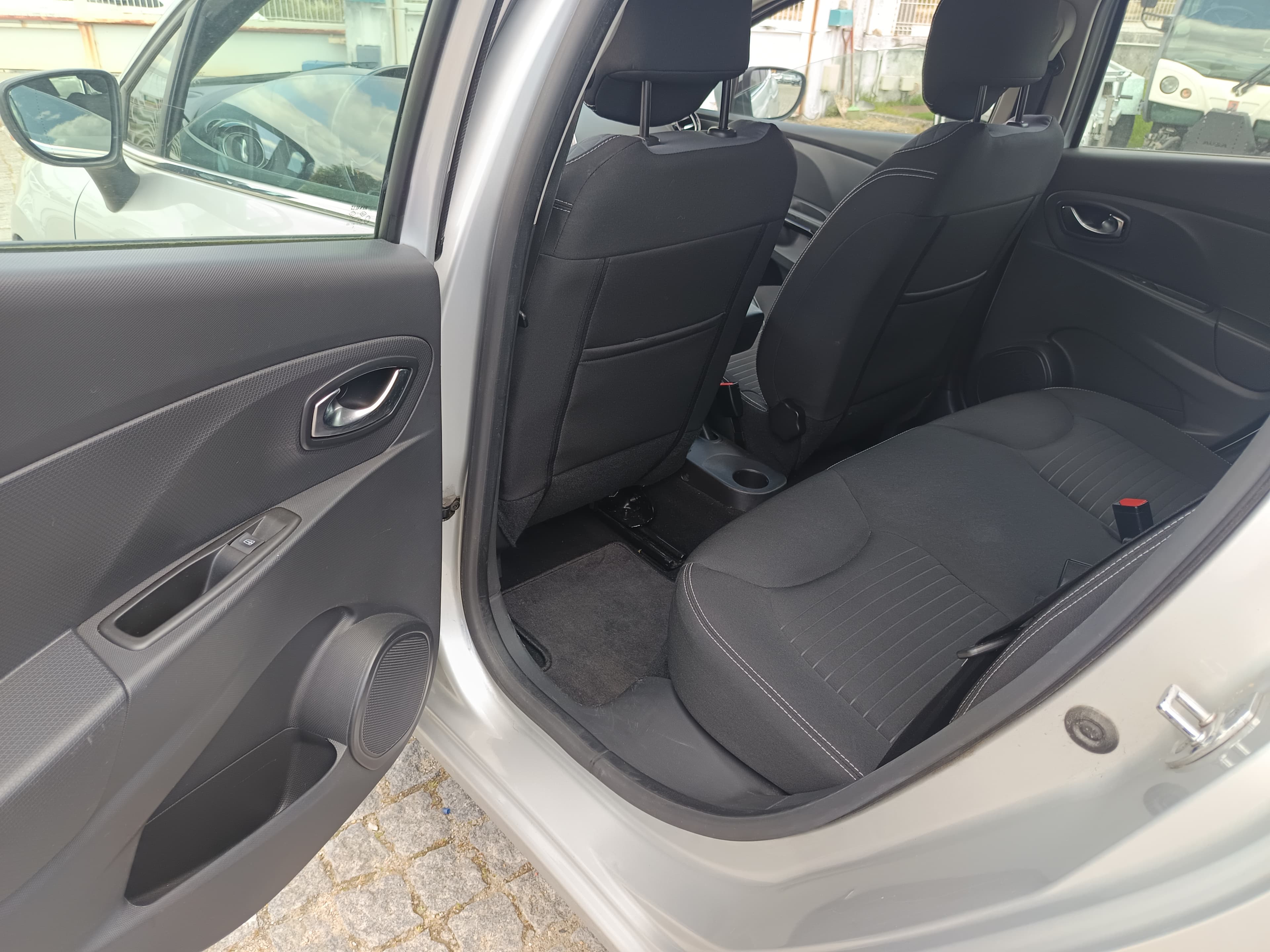 Renault Clio · Year 2015 — image 25