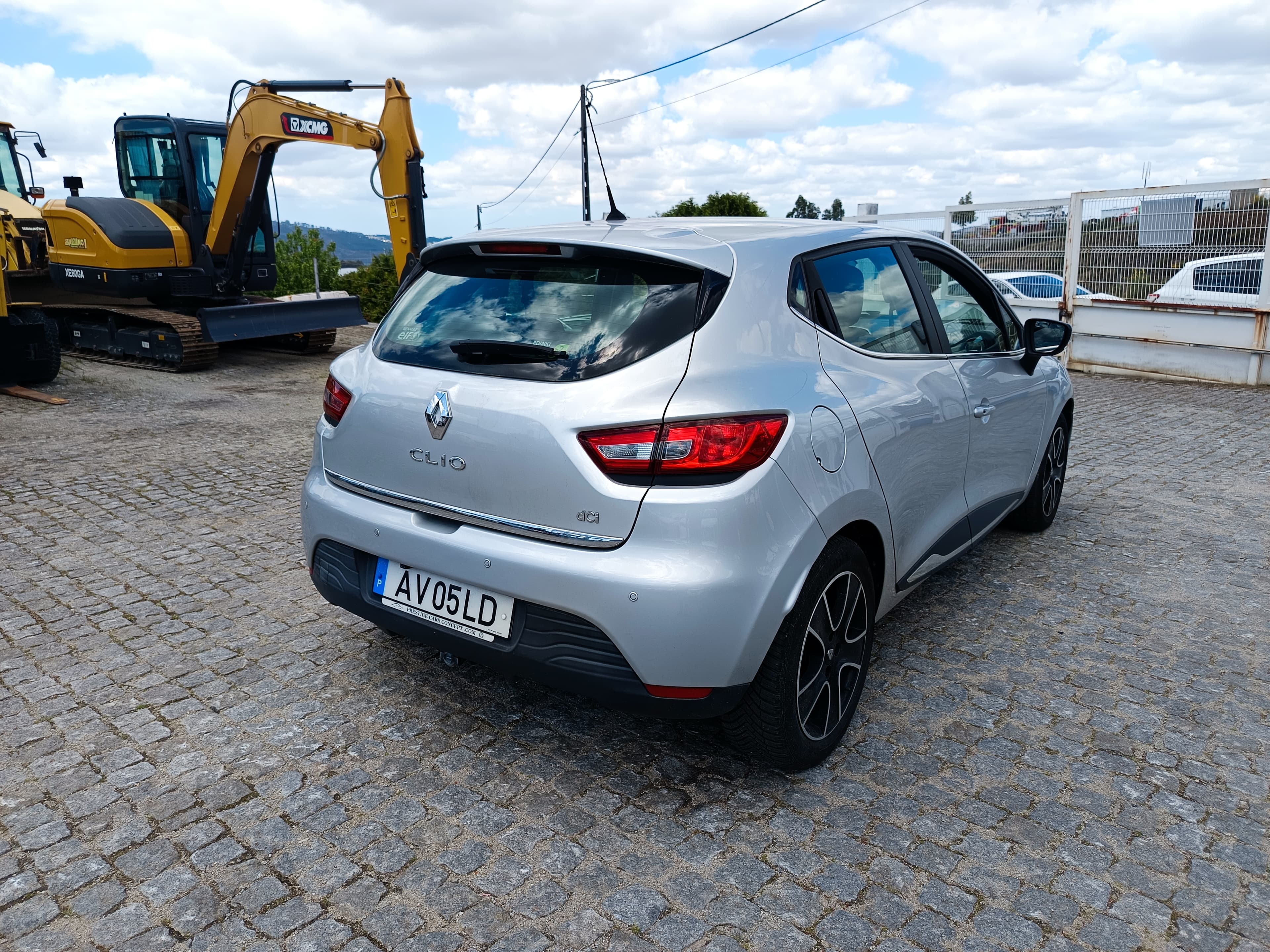 Renault Clio · Year 2015 — image 4