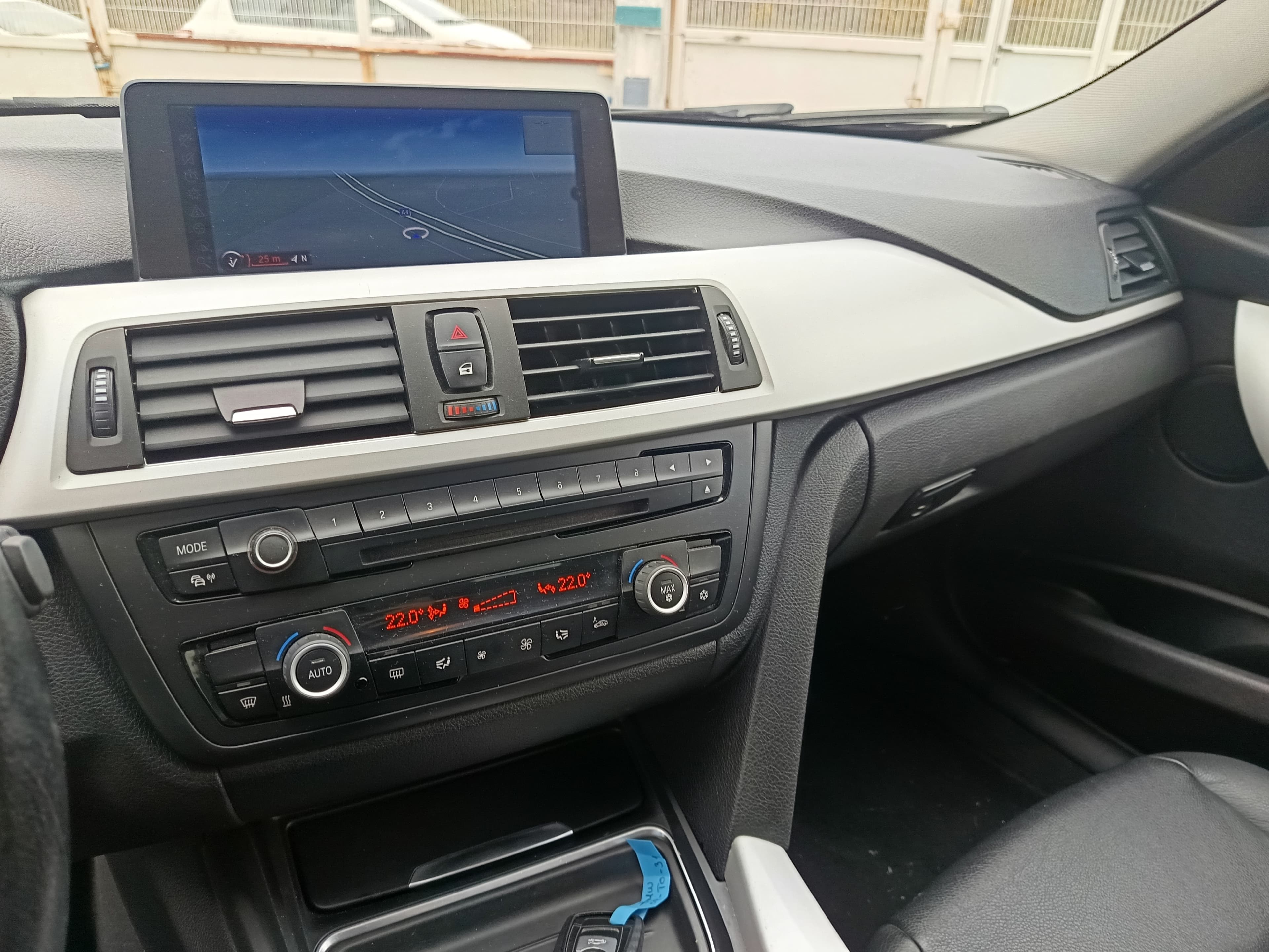 BMW 318d · Ano 2012 Més Maio — image 33