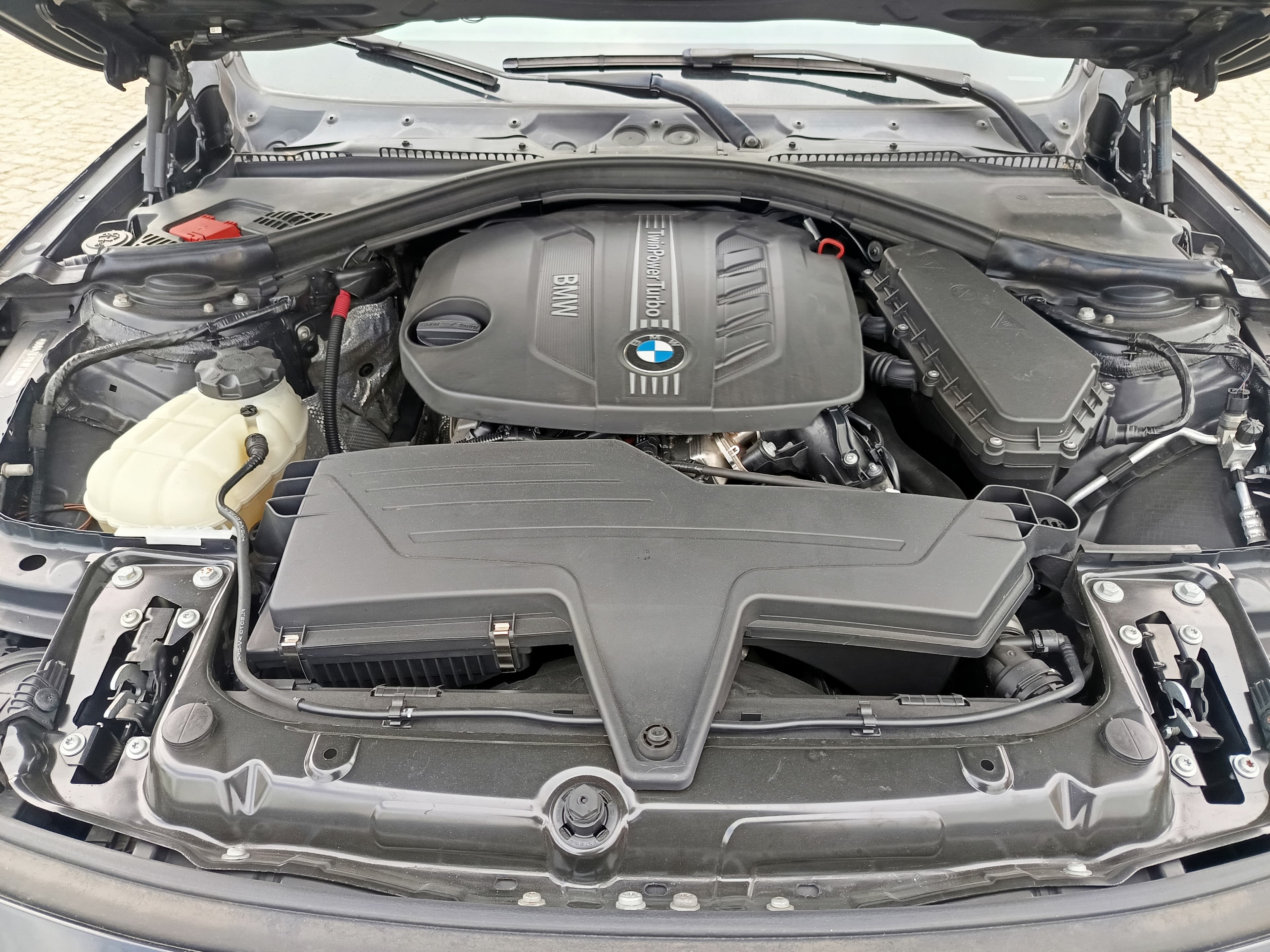BMW 318d · Ano 2012 Més Maio — image 14