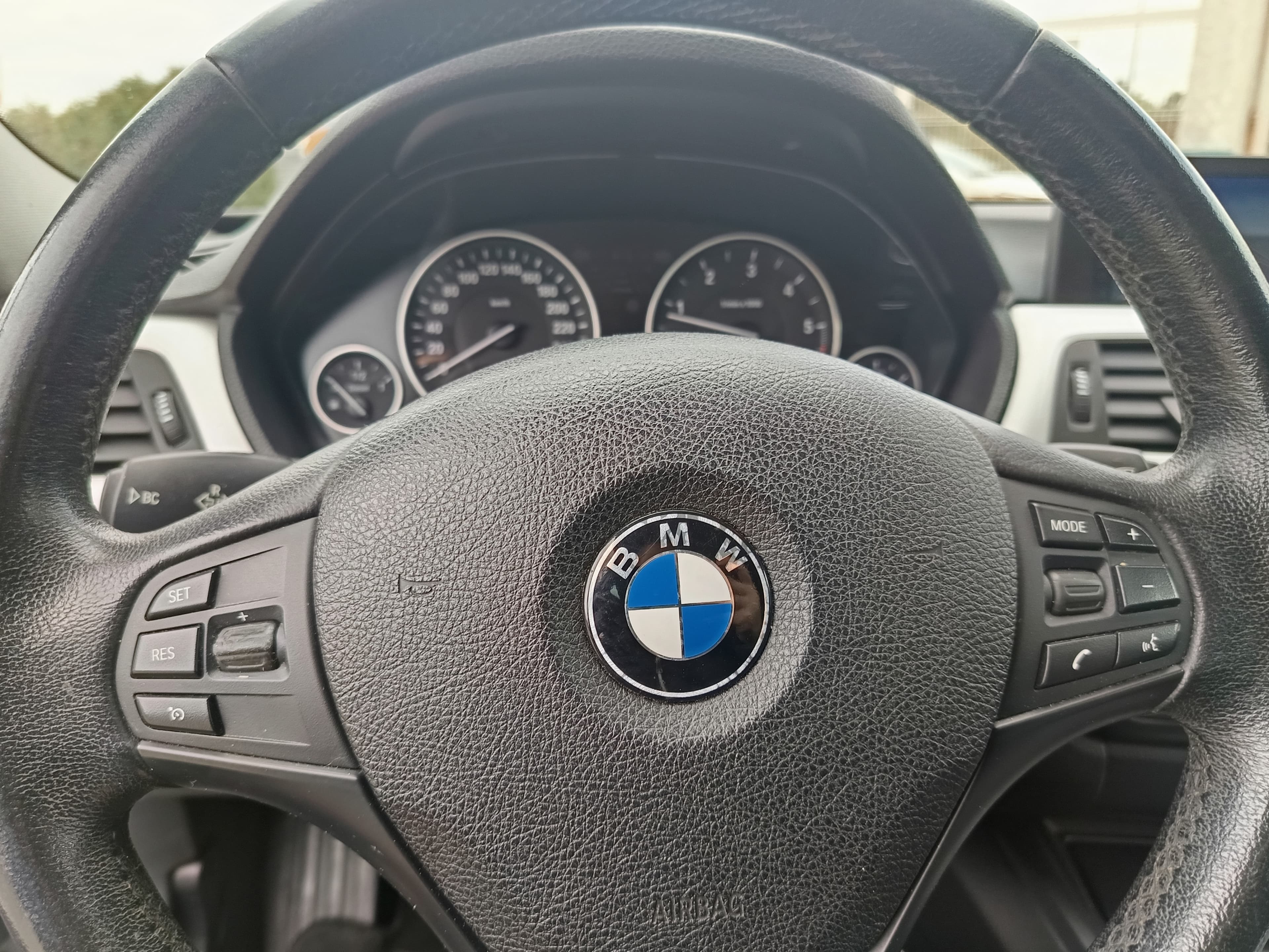 BMW 318d · Ano 2012 Més Maio — image 37